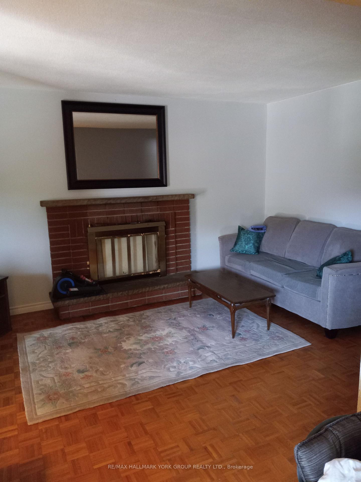 Photo 3 of 152 Beech Street, Brampton, Brampton North — HOMEH