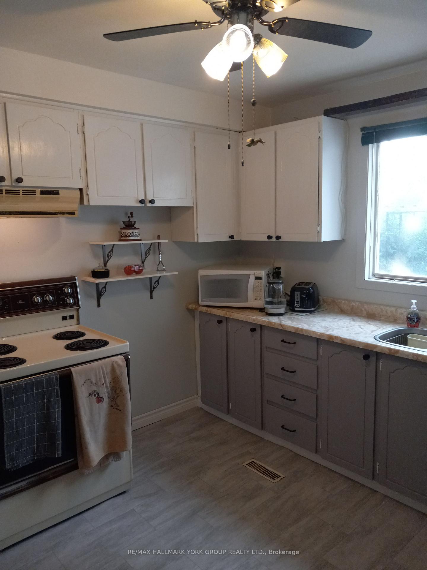 Photo 10 of 152 Beech Street, Brampton, Brampton North — HOMEH