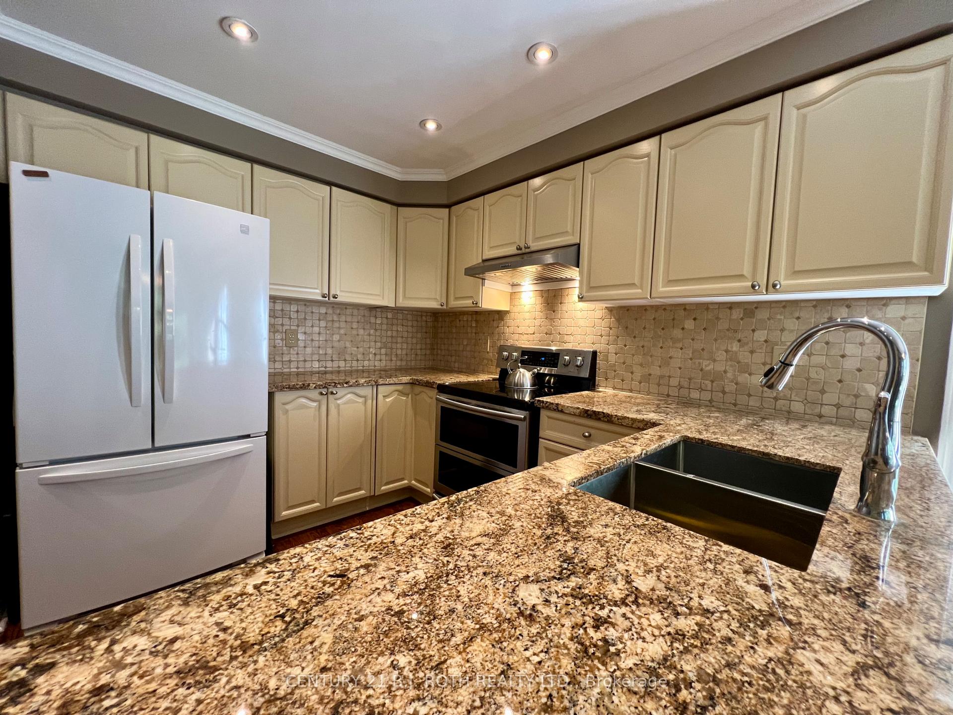 Photo 25 of 47 Looker Drive, Barrie, Holly — HOMEH