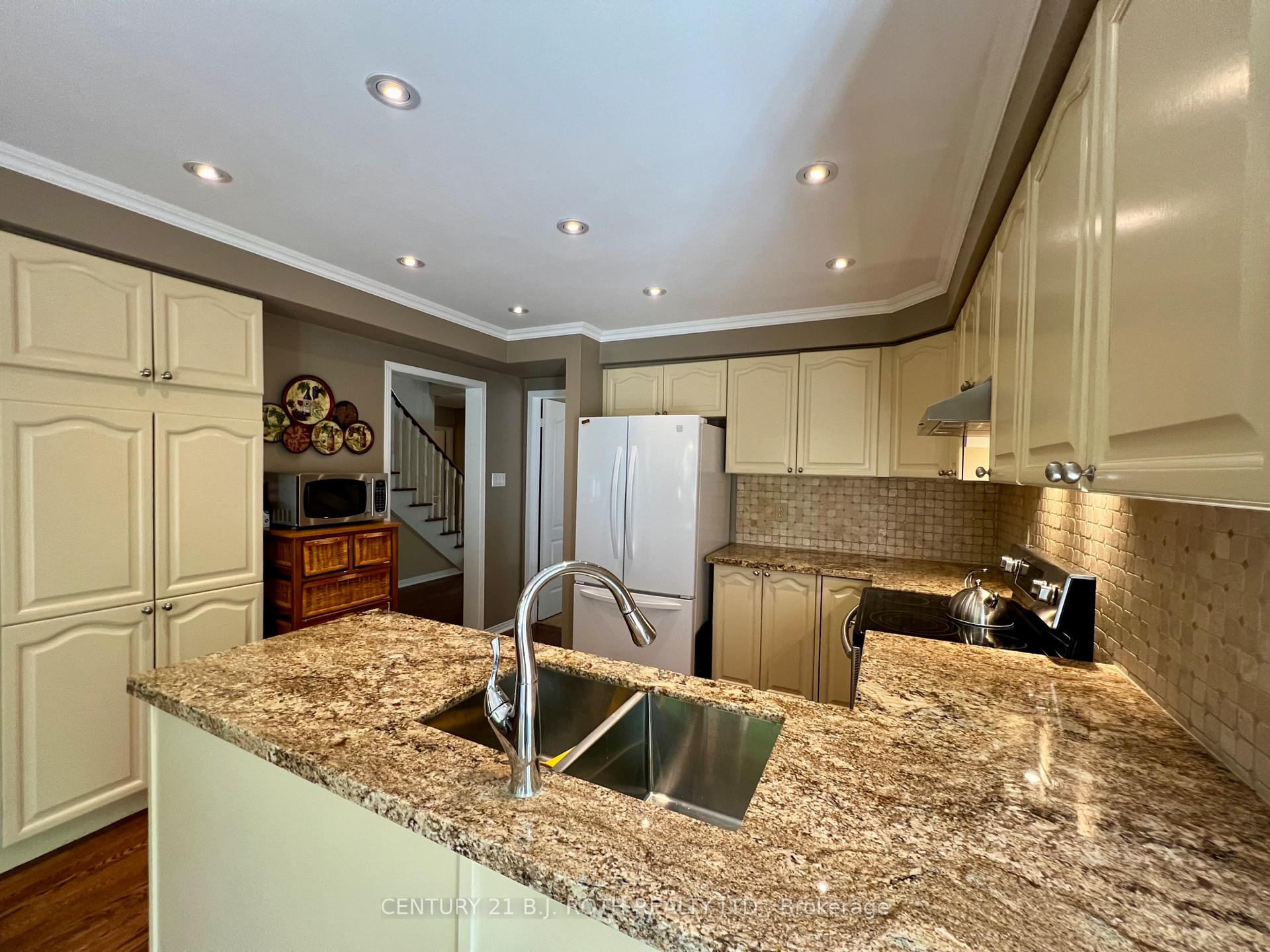 Photo 27 of 47 Looker Drive, Barrie, Holly — HOMEH