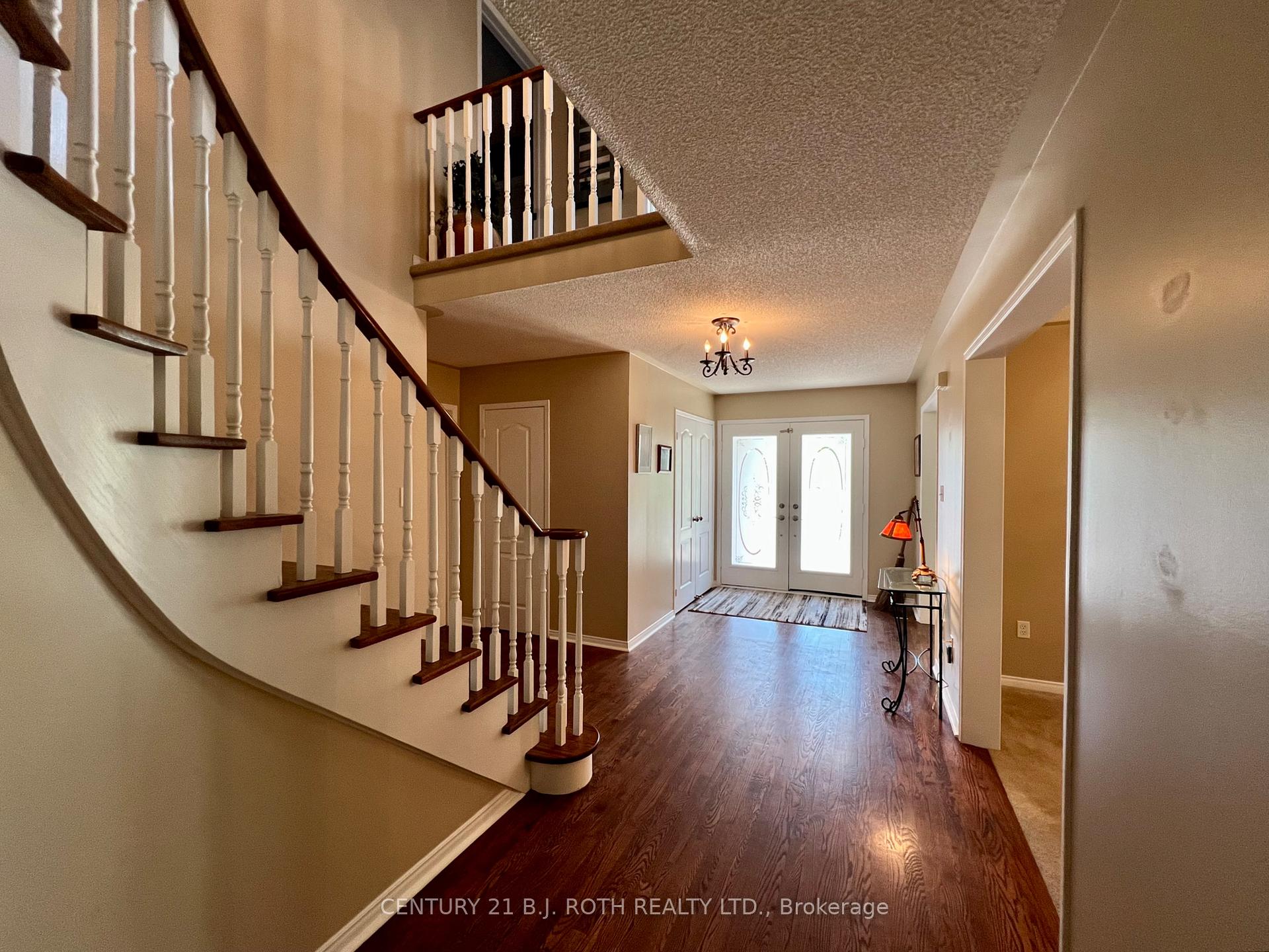 Photo 34 of 47 Looker Drive, Barrie, Holly — HOMEH
