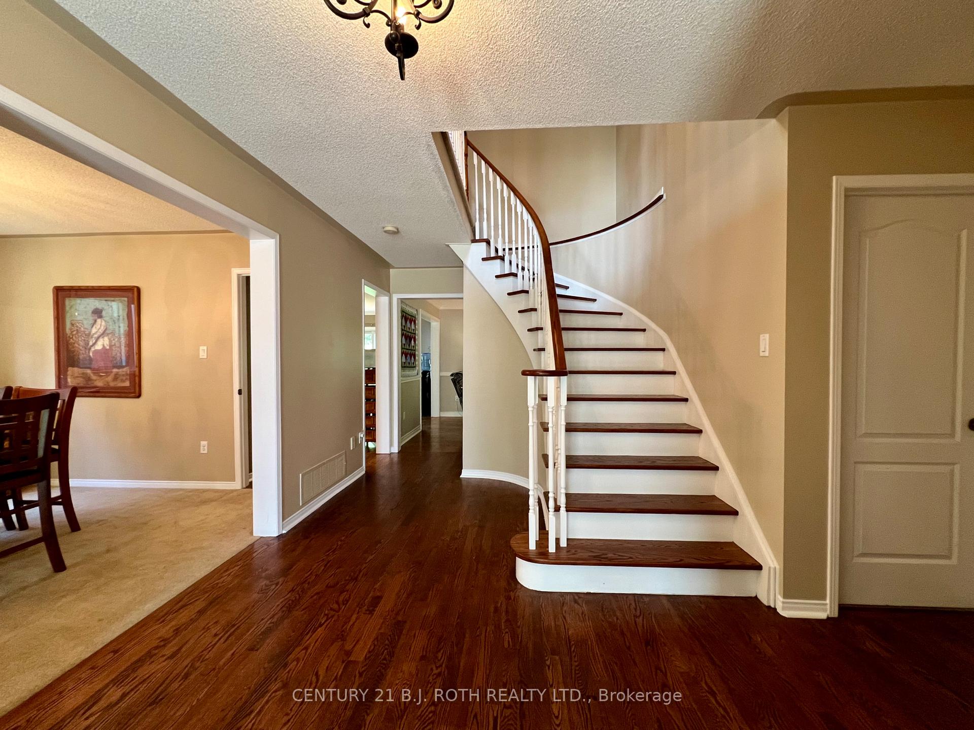 Photo 44 of 47 Looker Drive, Barrie, Holly — HOMEH