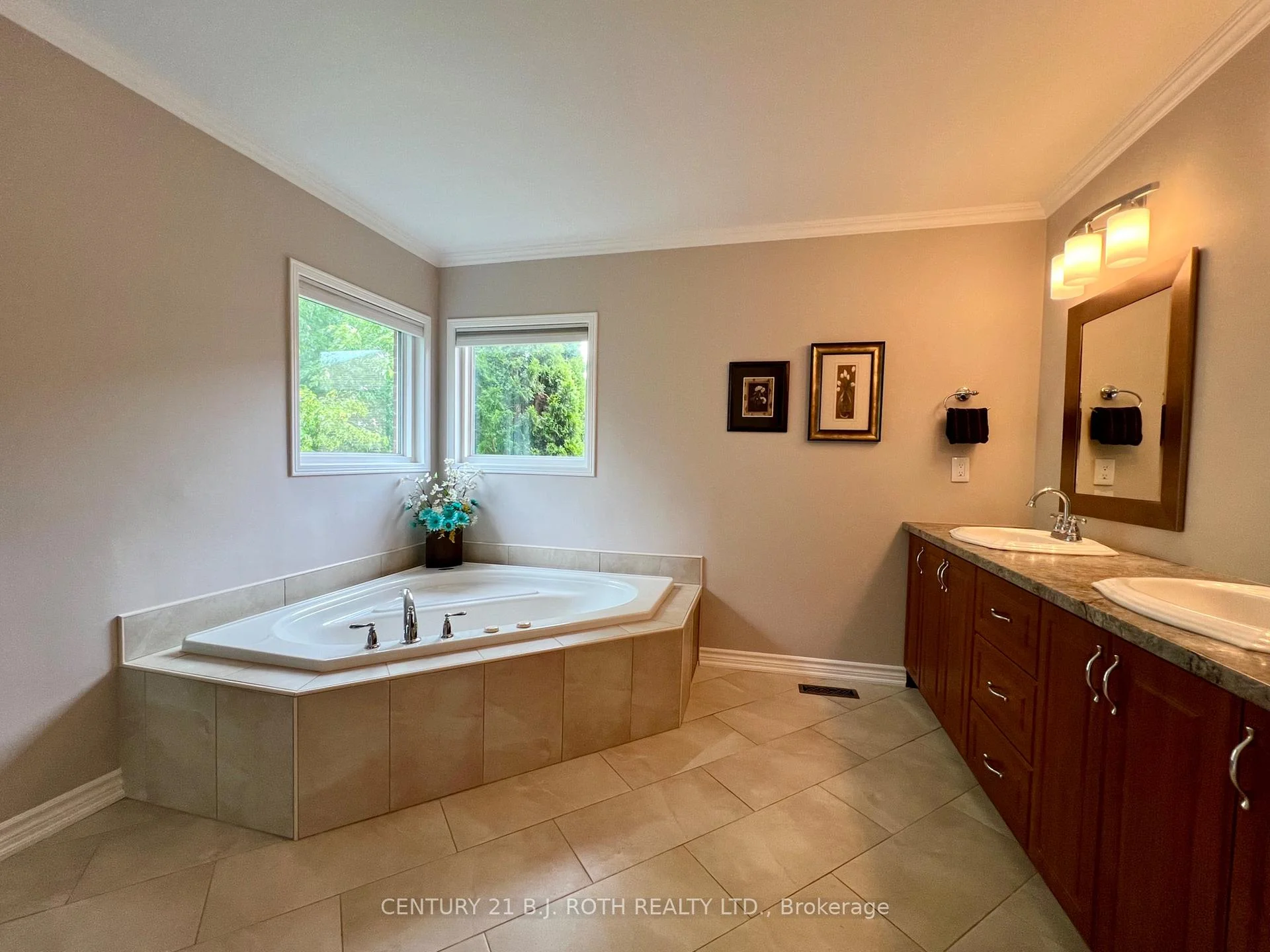 Photo 33 of 47 Looker Drive, Barrie, Holly — HOMEH