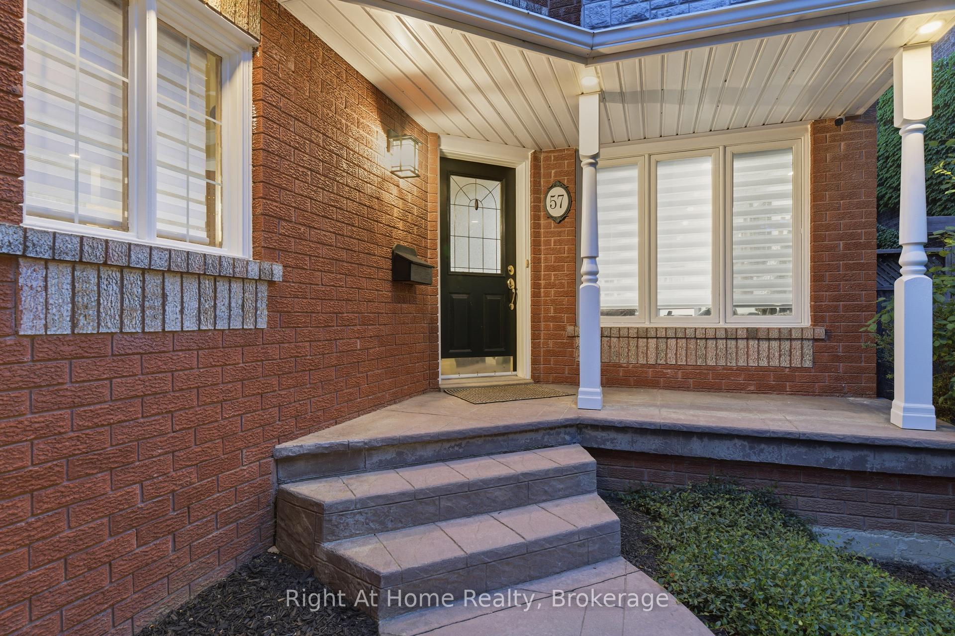 Photo 3 of 57 Lauchlin Crescent, Halton Hills, Georgetown — HOMEH