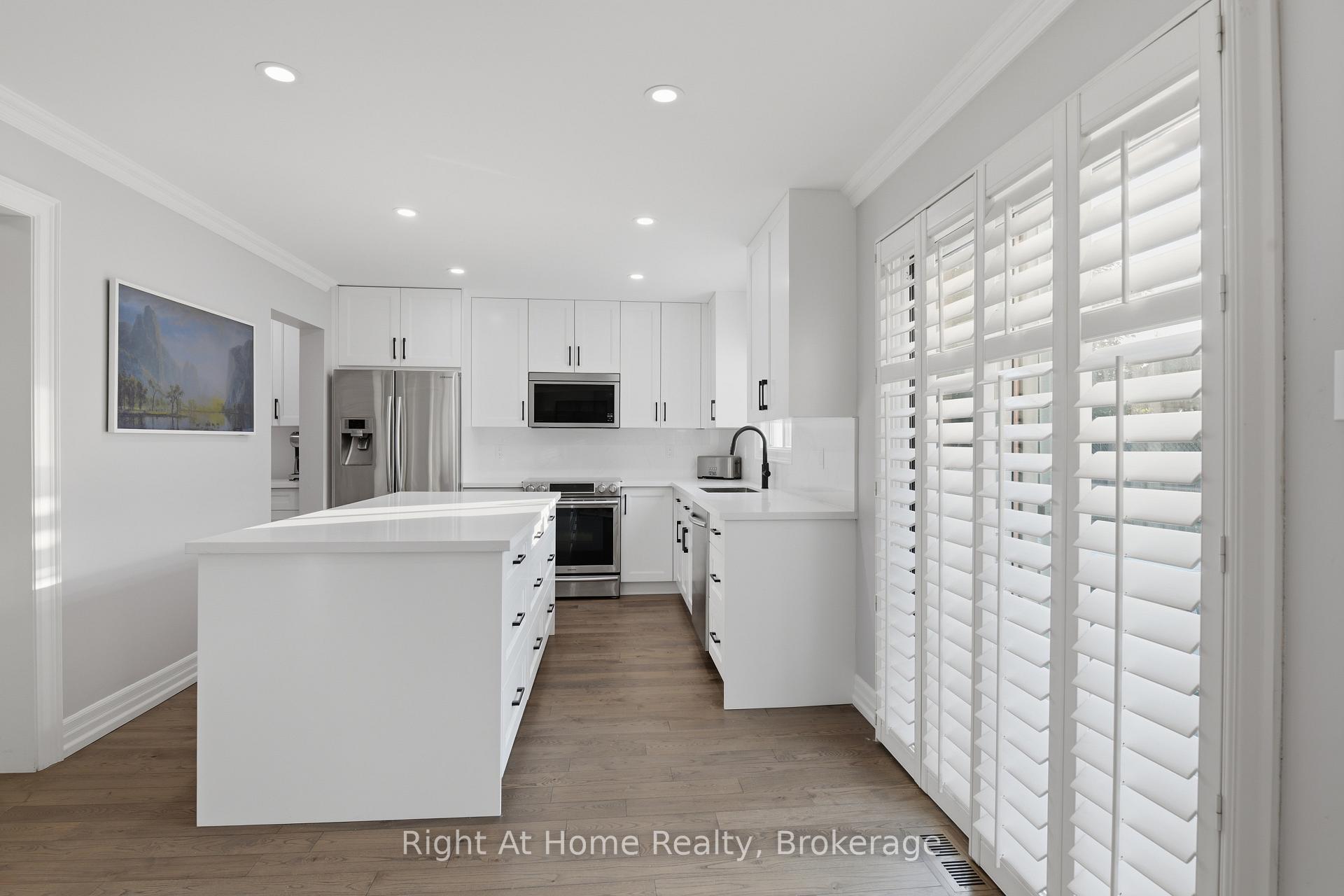 Photo 9 of 57 Lauchlin Crescent, Halton Hills, Georgetown — HOMEH