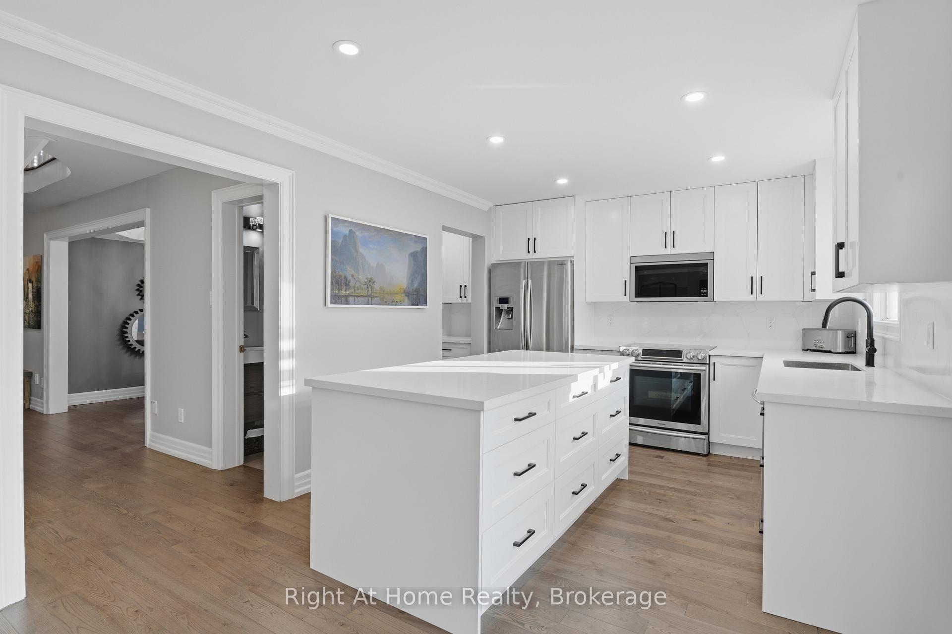 Photo 10 of 57 Lauchlin Crescent, Halton Hills, Georgetown — HOMEH
