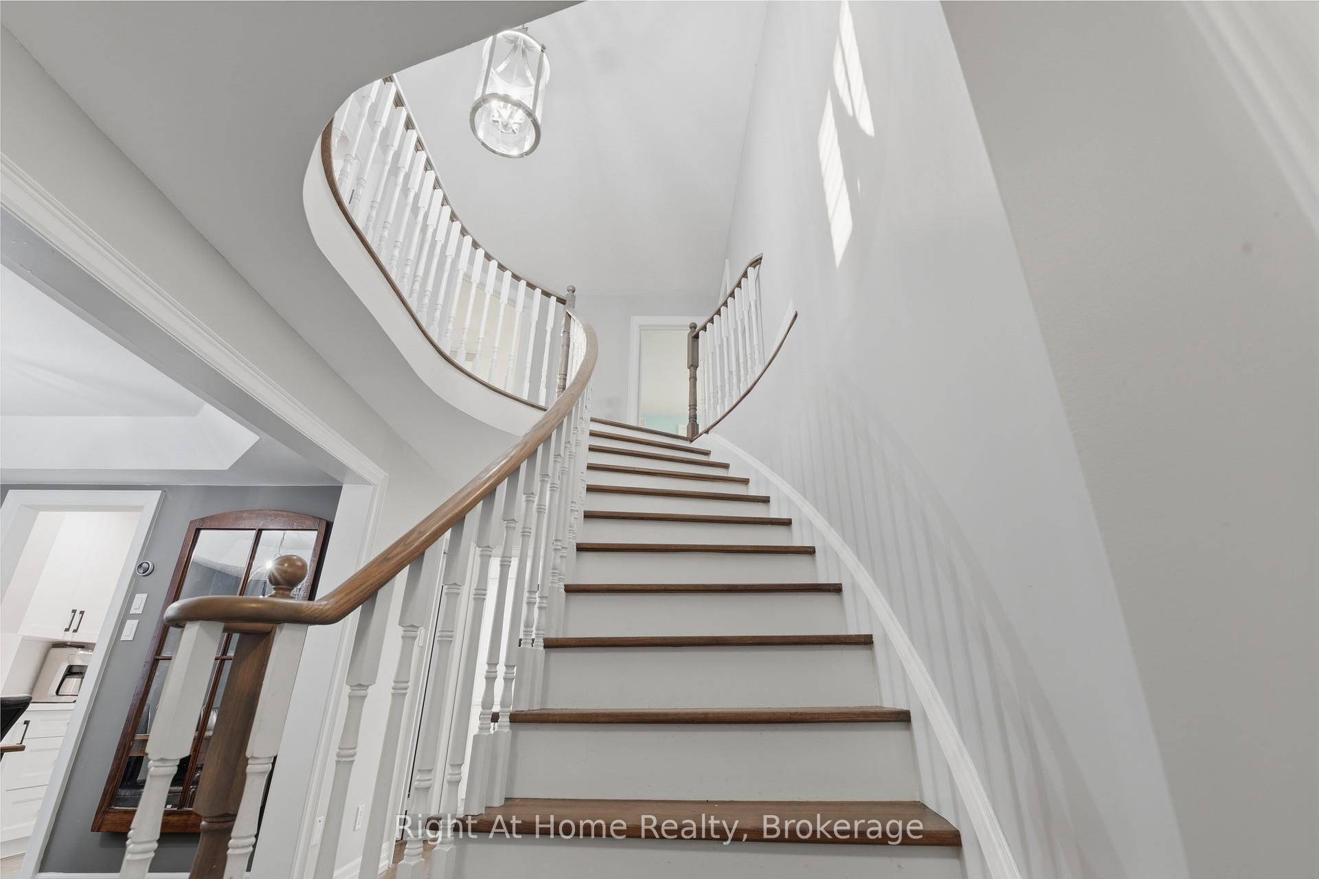 Photo 16 of 57 Lauchlin Crescent, Halton Hills, Georgetown — HOMEH