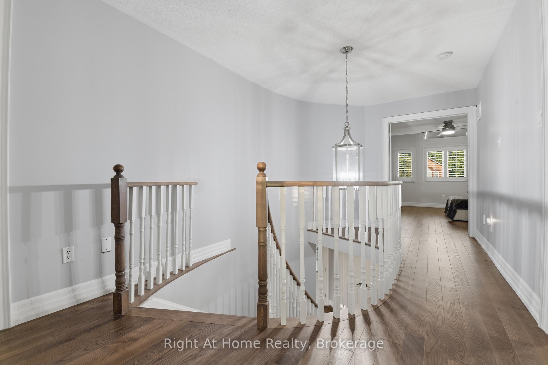 Photo 17 of 57 Lauchlin Crescent, Halton Hills, Georgetown — HOMEH
