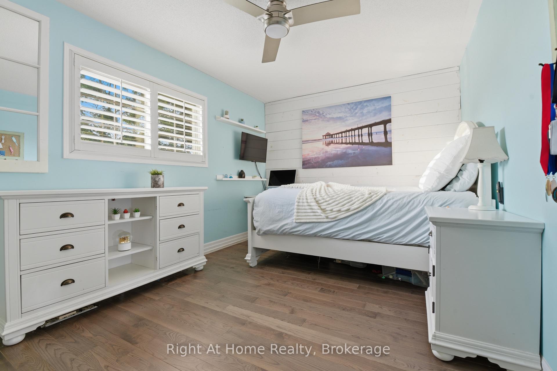 Photo 19 of 57 Lauchlin Crescent, Halton Hills, Georgetown — HOMEH