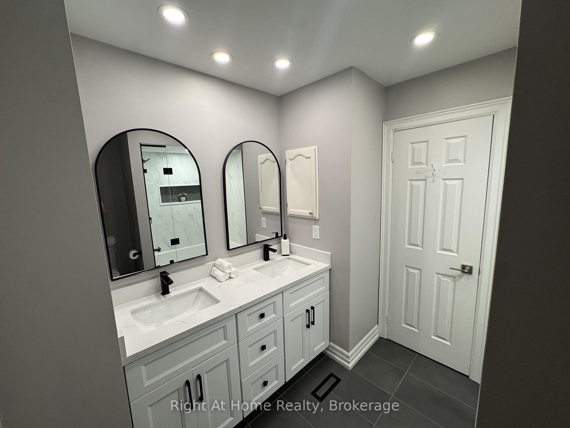 Photo 21 of 57 Lauchlin Crescent, Halton Hills, Georgetown — HOMEH