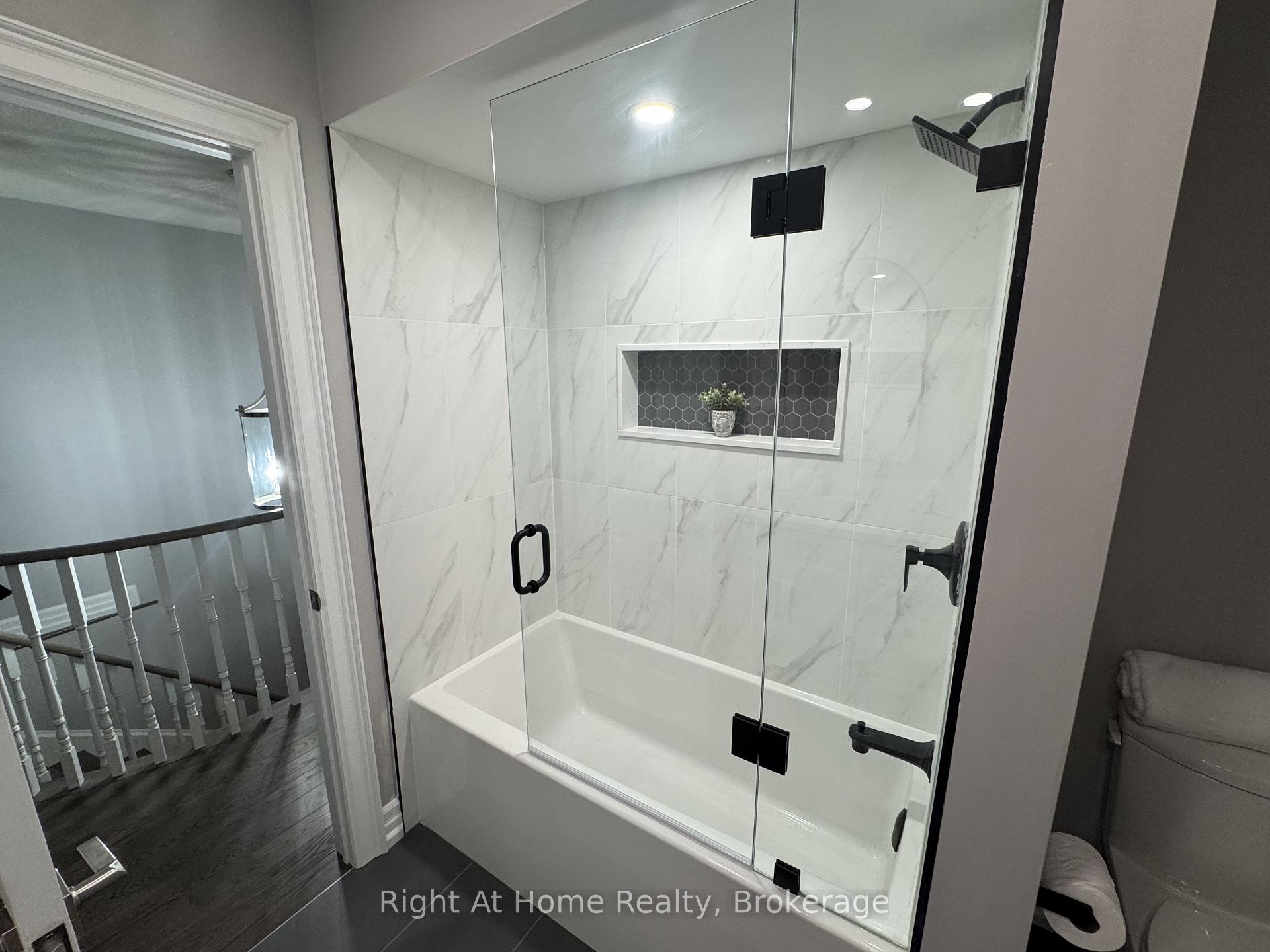 Photo 22 of 57 Lauchlin Crescent, Halton Hills, Georgetown — HOMEH