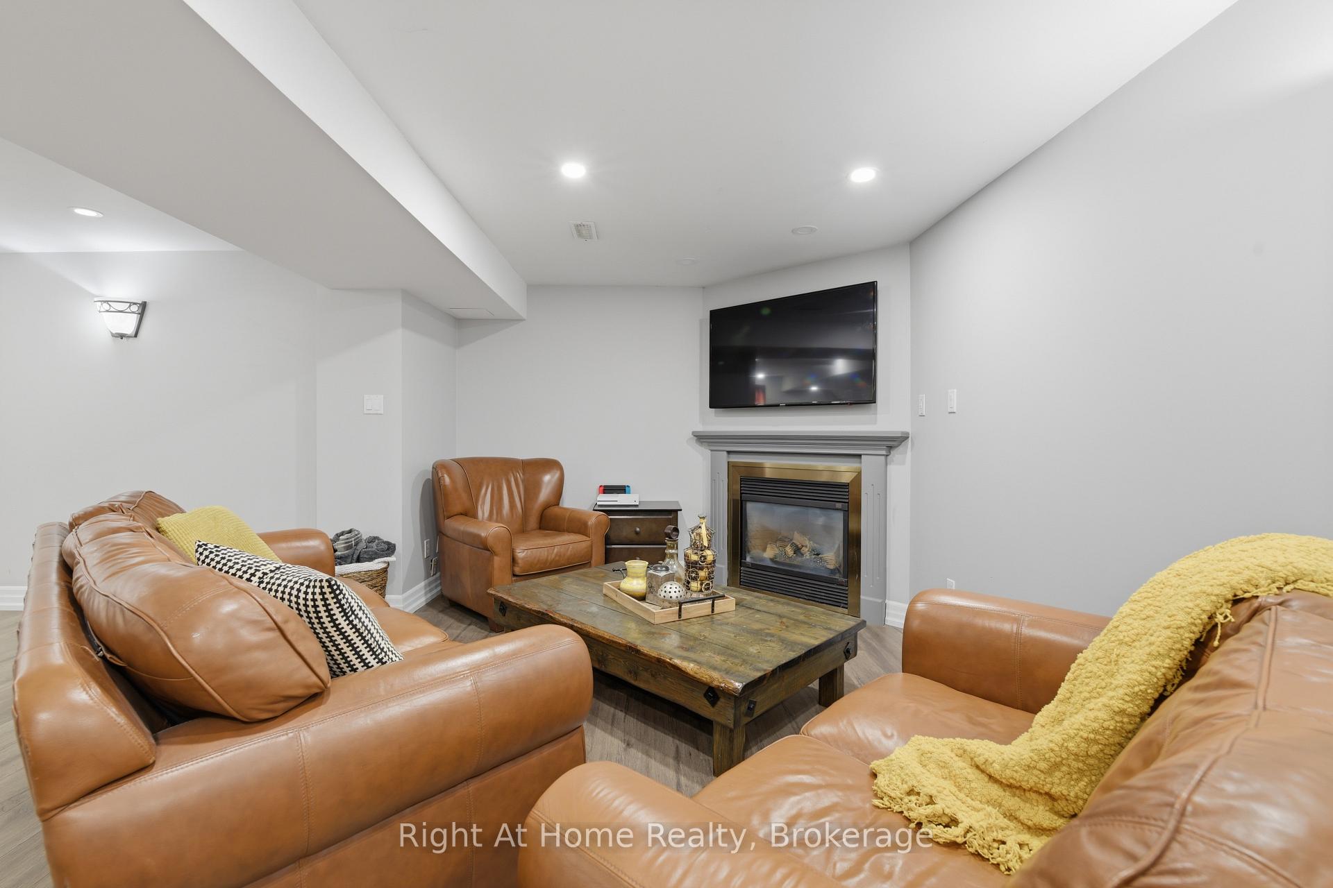 Photo 33 of 57 Lauchlin Crescent, Halton Hills, Georgetown — HOMEH