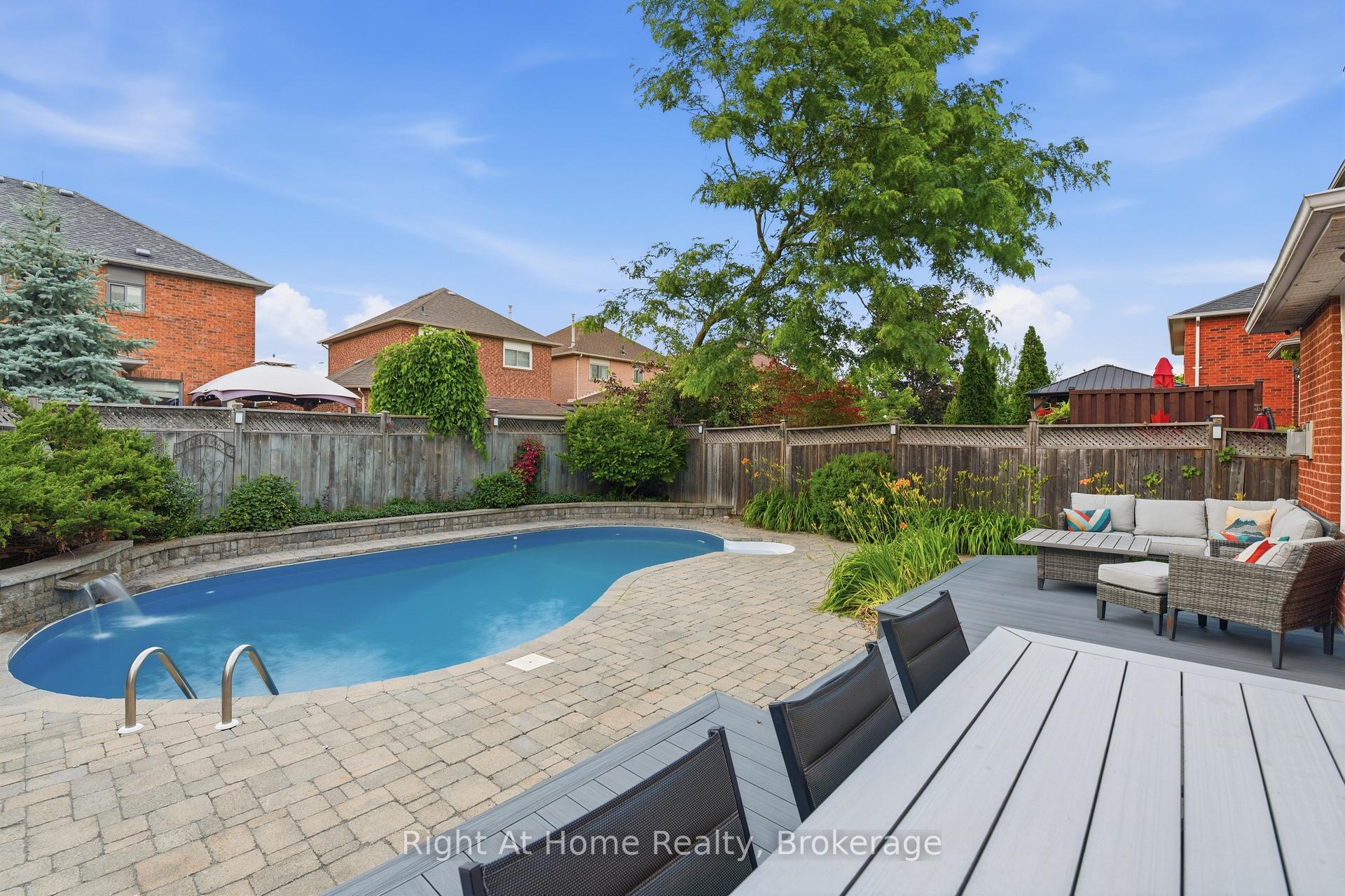 Photo 39 of 57 Lauchlin Crescent, Halton Hills, Georgetown — HOMEH