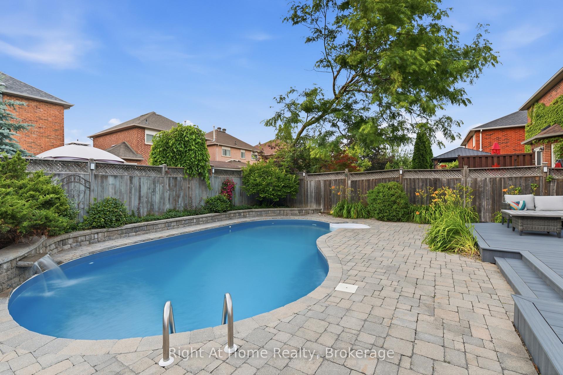 Photo 40 of 57 Lauchlin Crescent, Halton Hills, Georgetown — HOMEH