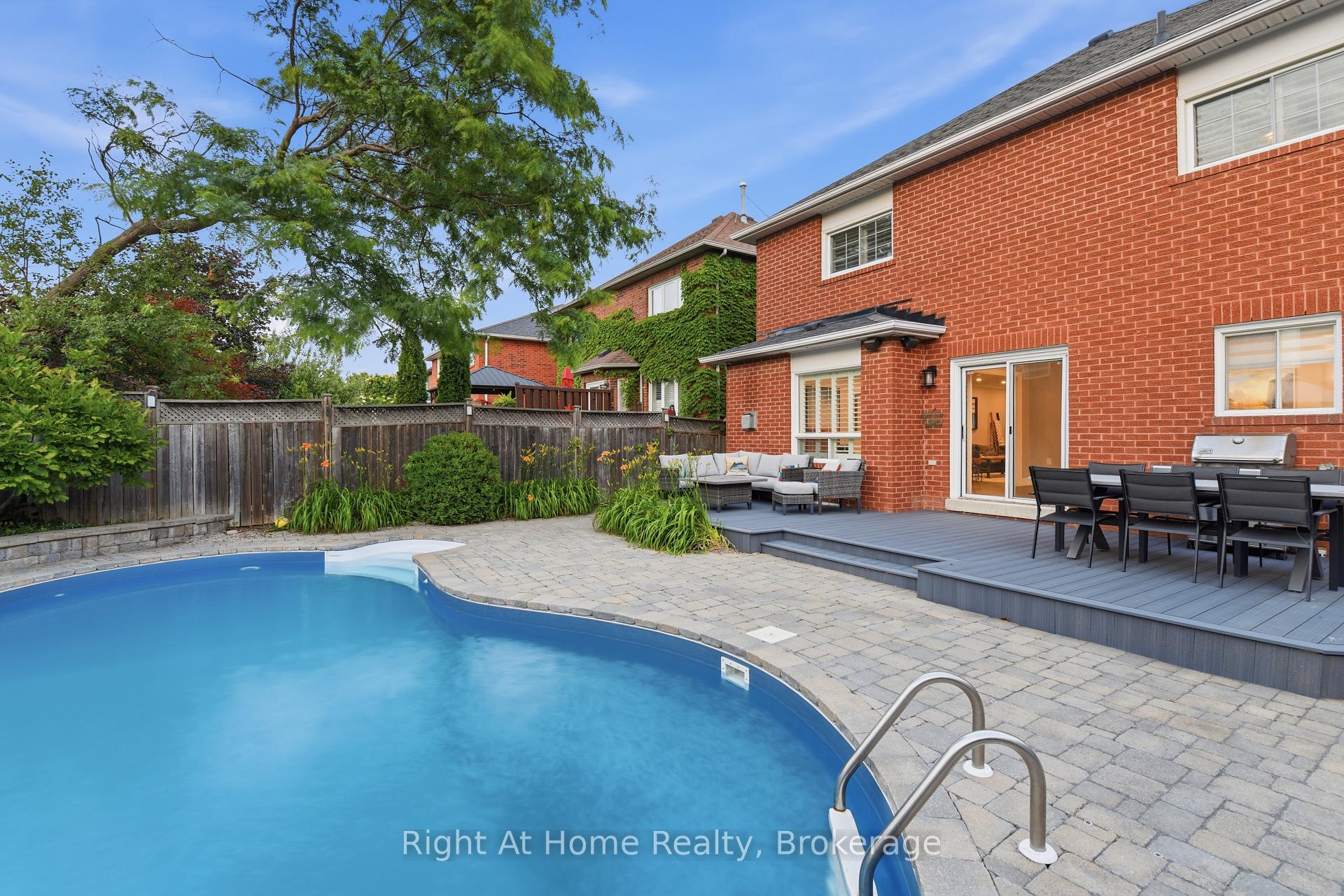 Photo 41 of 57 Lauchlin Crescent, Halton Hills, Georgetown — HOMEH