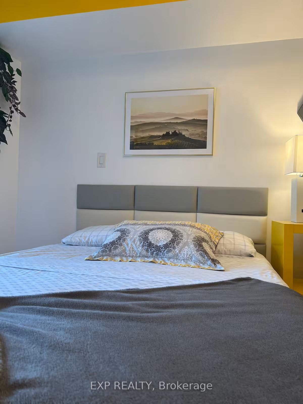 Photo 5 of Unit 814, 20 Blue Jays Way, Toronto, Waterfront Communities — HOMEH
