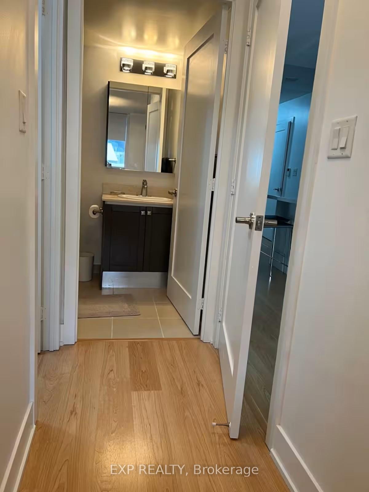 Photo 8 of Unit 814, 20 Blue Jays Way, Toronto, Waterfront Communities — HOMEH