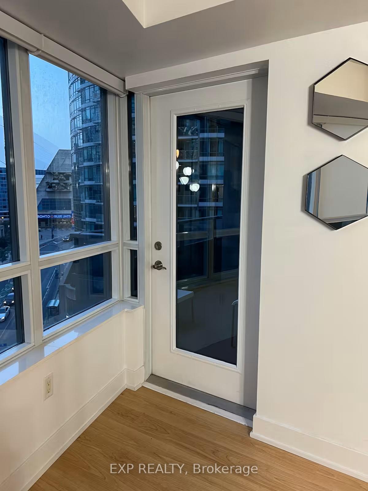 Photo 10 of Unit 814, 20 Blue Jays Way, Toronto, Waterfront Communities — HOMEH