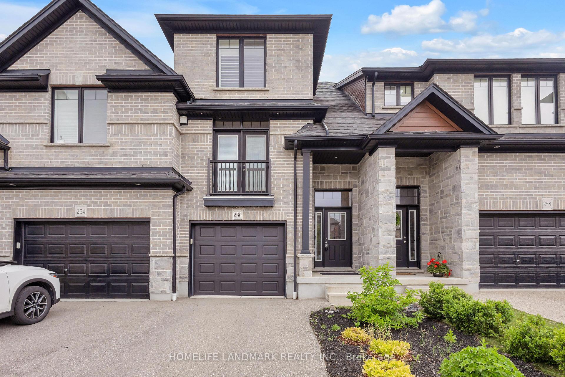 Photo 2 of 256 Falconridge Drive, Kitchener — HOMEH