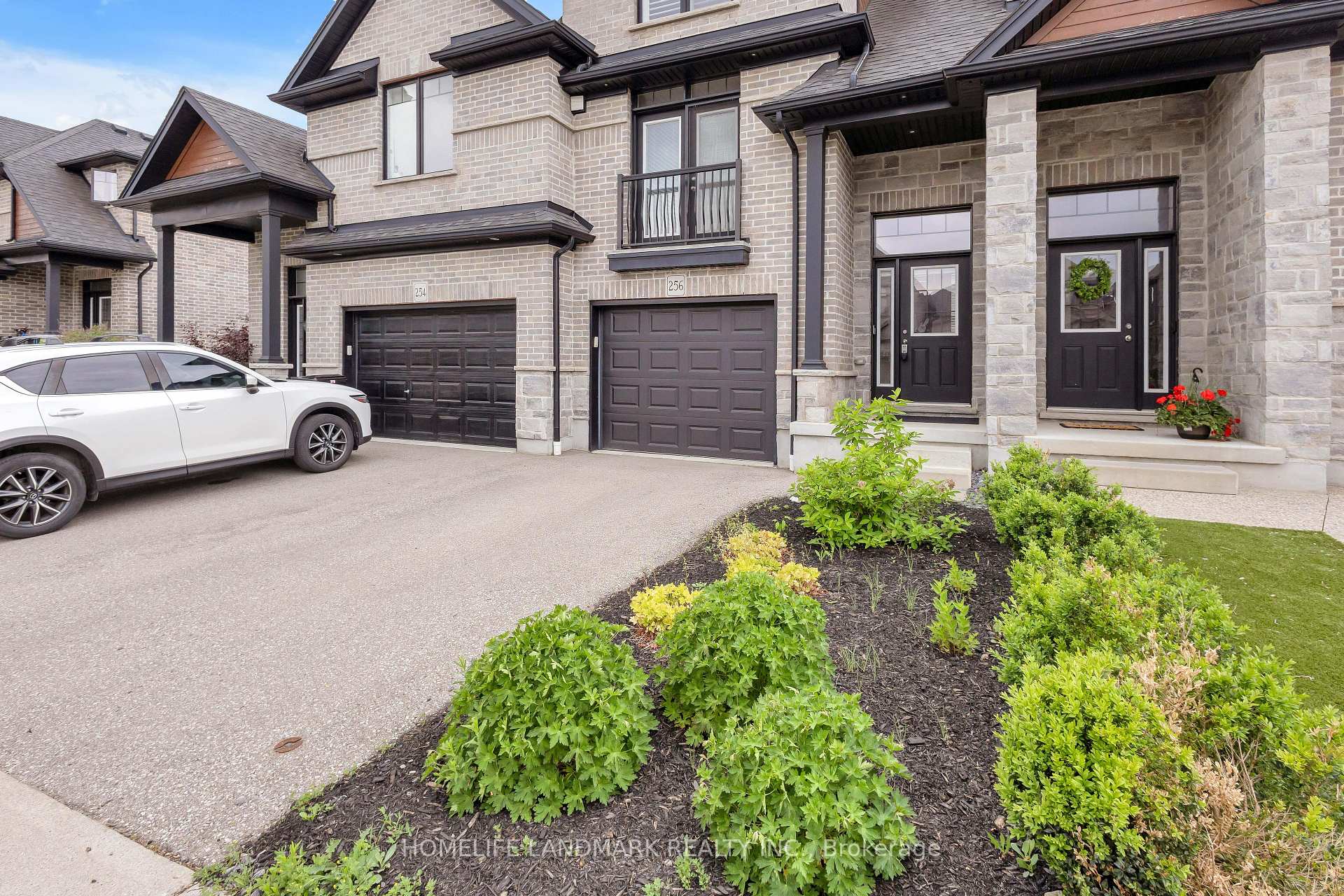 Photo 3 of 256 Falconridge Drive, Kitchener — HOMEH