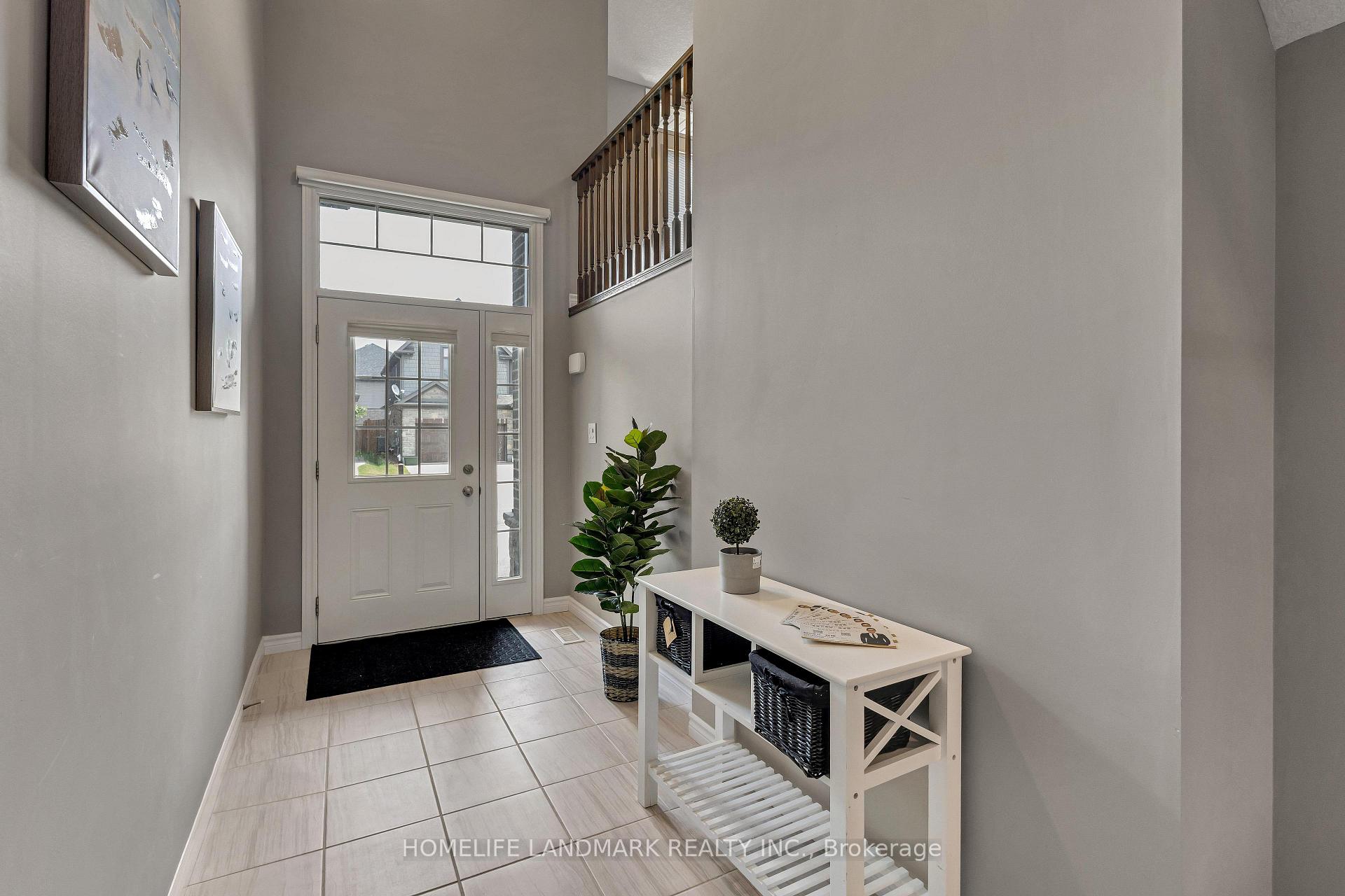 Photo 4 of 256 Falconridge Drive, Kitchener — HOMEH