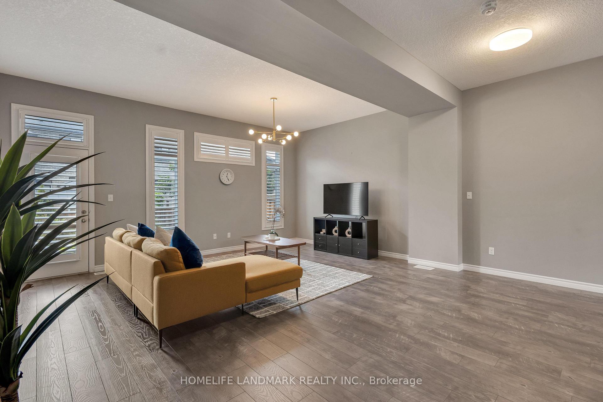 Photo 8 of 256 Falconridge Drive, Kitchener — HOMEH