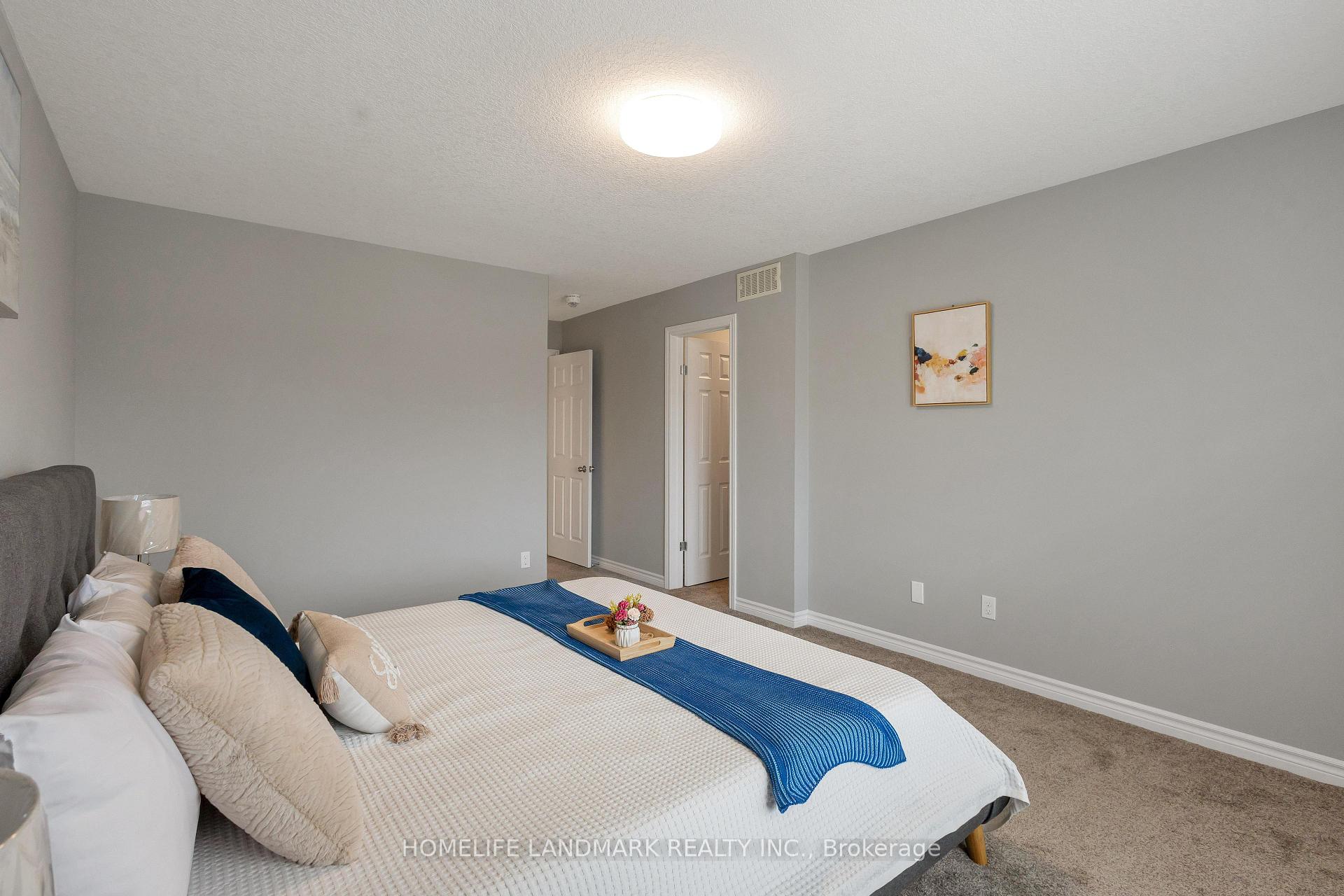 Photo 17 of 256 Falconridge Drive, Kitchener — HOMEH