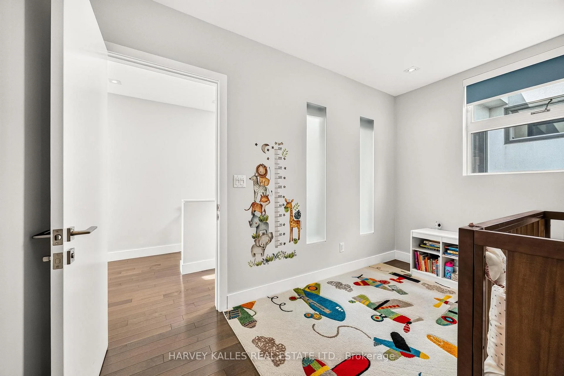 Photo 7 of 235 Cedarvale Avenue, Toronto, Woodbine-Lumsden — HOMEH