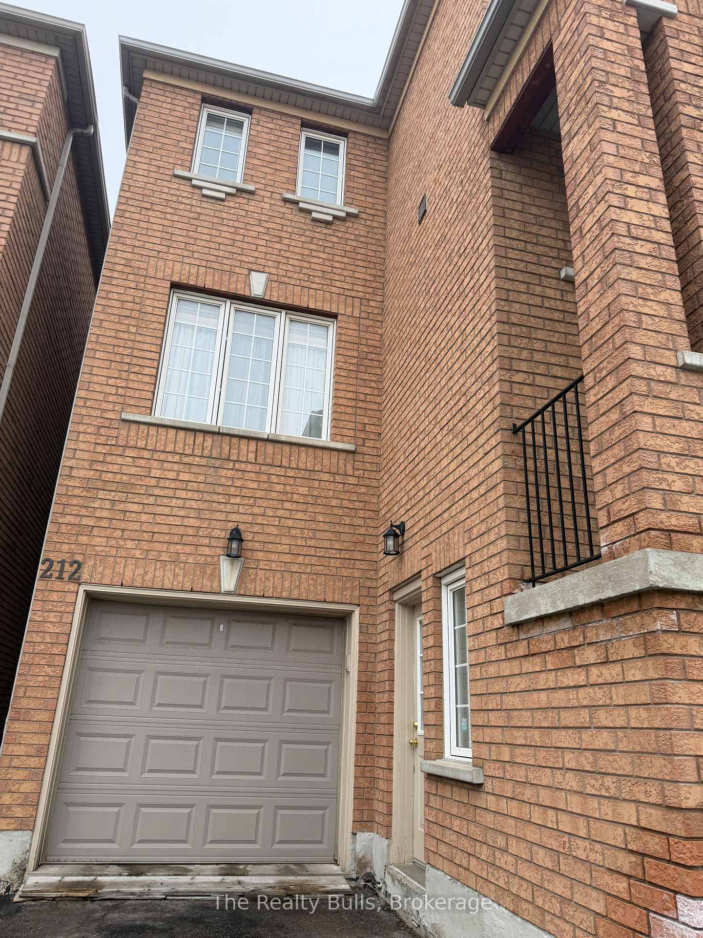 Photo 2 of 212 Yellowood Circle, Vaughan, Patterson — HOMEH
