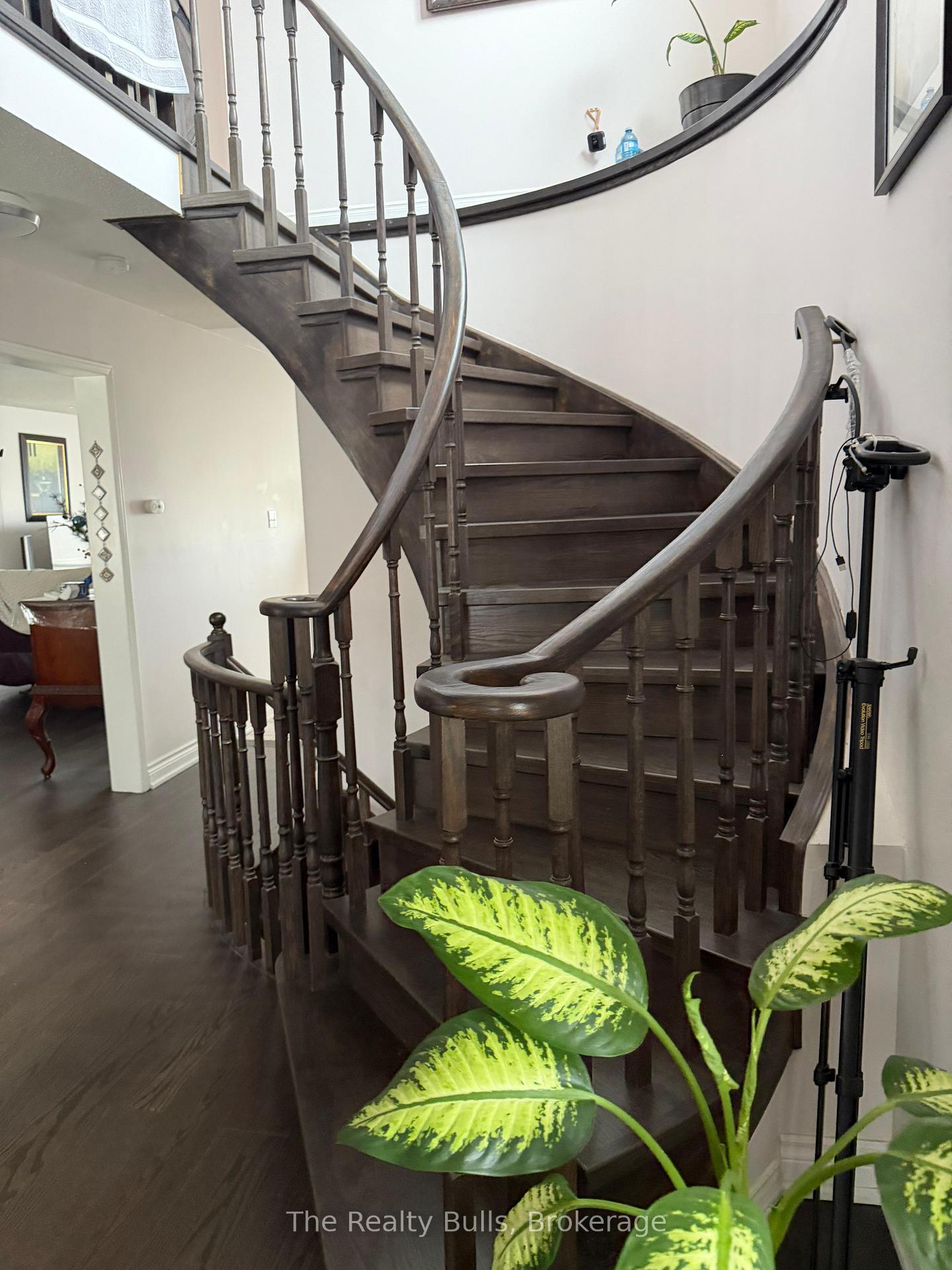 Photo 3 of 212 Yellowood Circle, Vaughan, Patterson — HOMEH