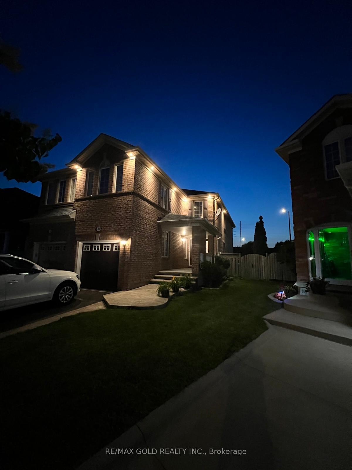 Photo 3 of 76 Secord Crescent, Brampton, Fletcher's Meadow — HOMEH