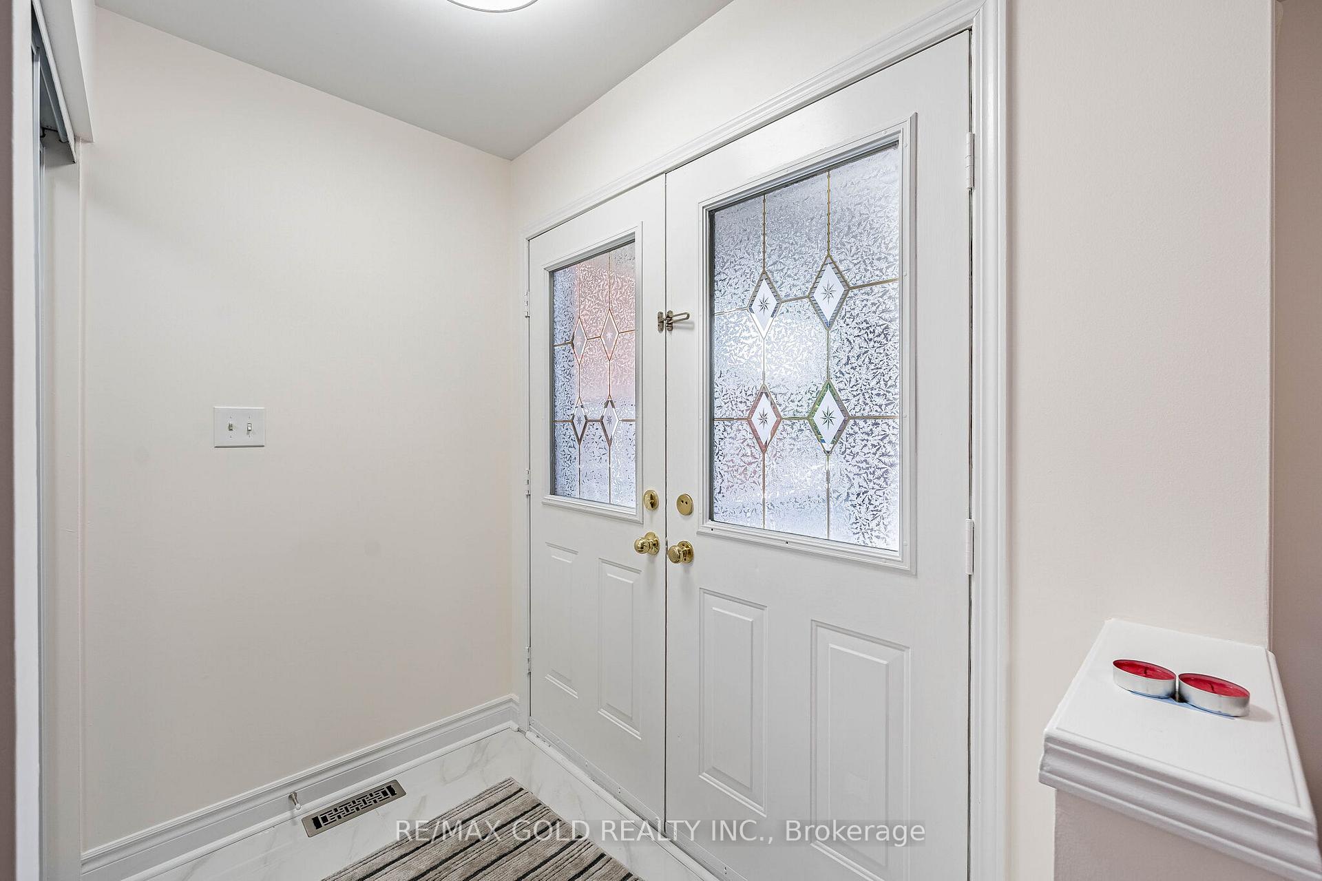 Photo 8 of 76 Secord Crescent, Brampton, Fletcher's Meadow — HOMEH