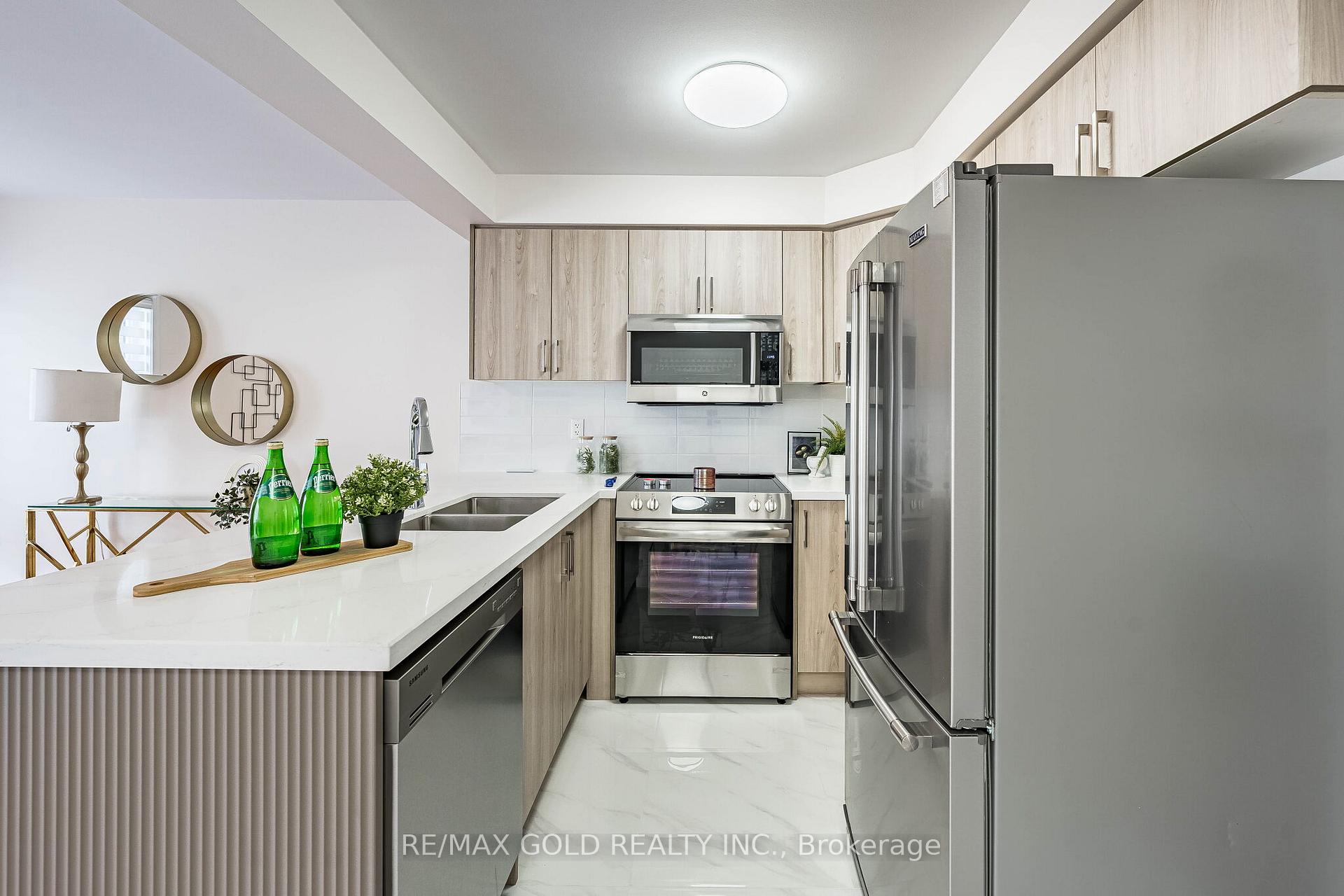 Photo 13 of 76 Secord Crescent, Brampton, Fletcher's Meadow — HOMEH