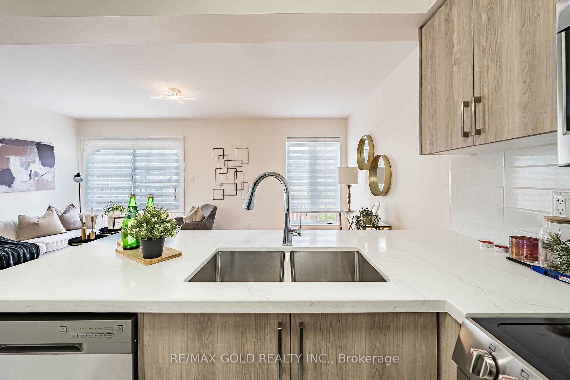Photo 14 of 76 Secord Crescent, Brampton, Fletcher's Meadow — HOMEH