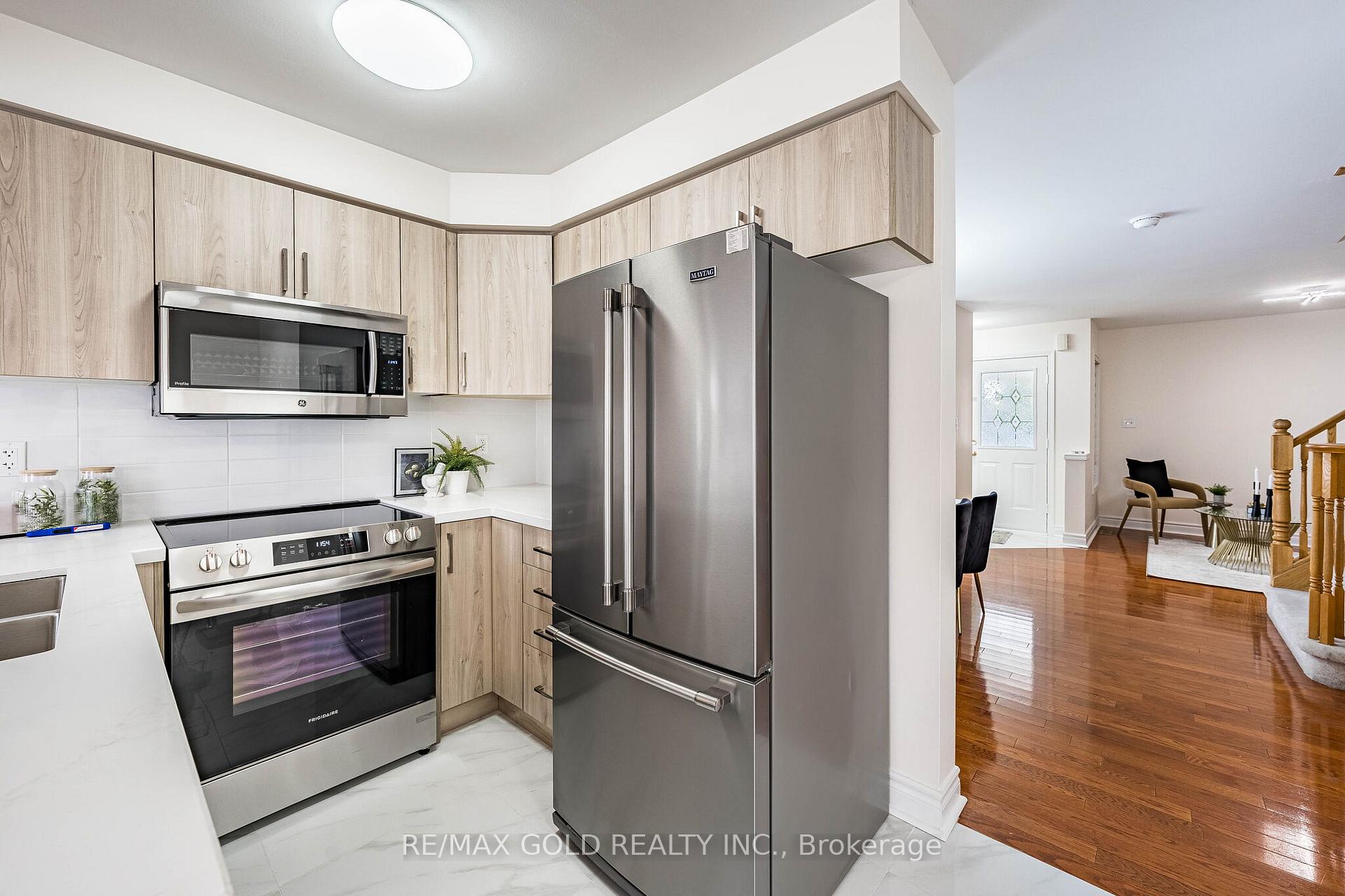 Photo 15 of 76 Secord Crescent, Brampton, Fletcher's Meadow — HOMEH
