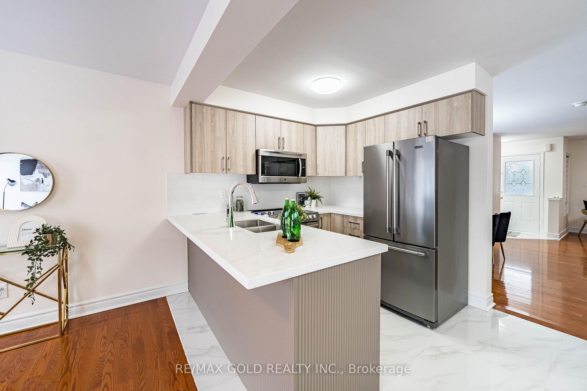 Photo 16 of 76 Secord Crescent, Brampton, Fletcher's Meadow — HOMEH