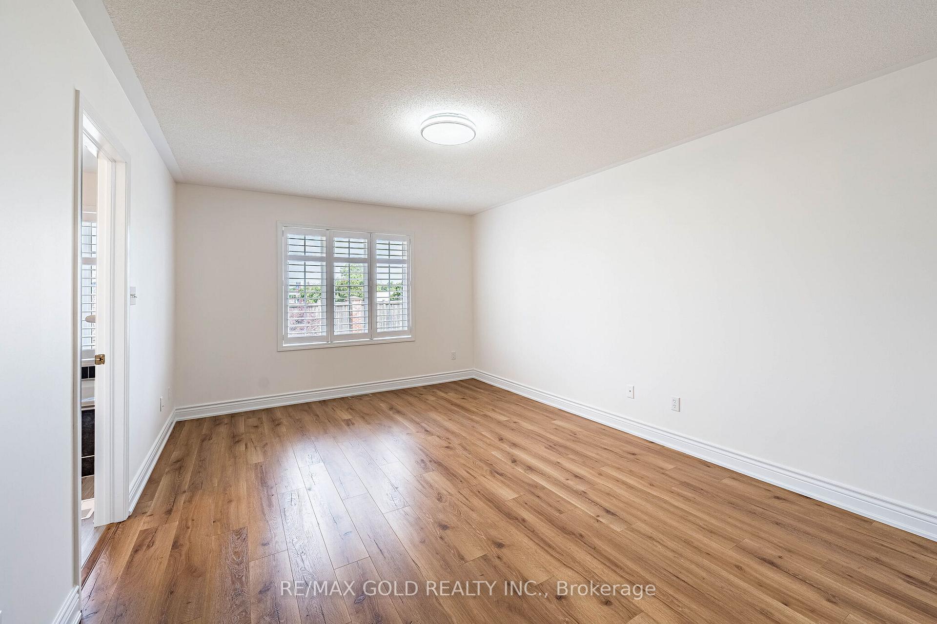 Photo 23 of 76 Secord Crescent, Brampton, Fletcher's Meadow — HOMEH