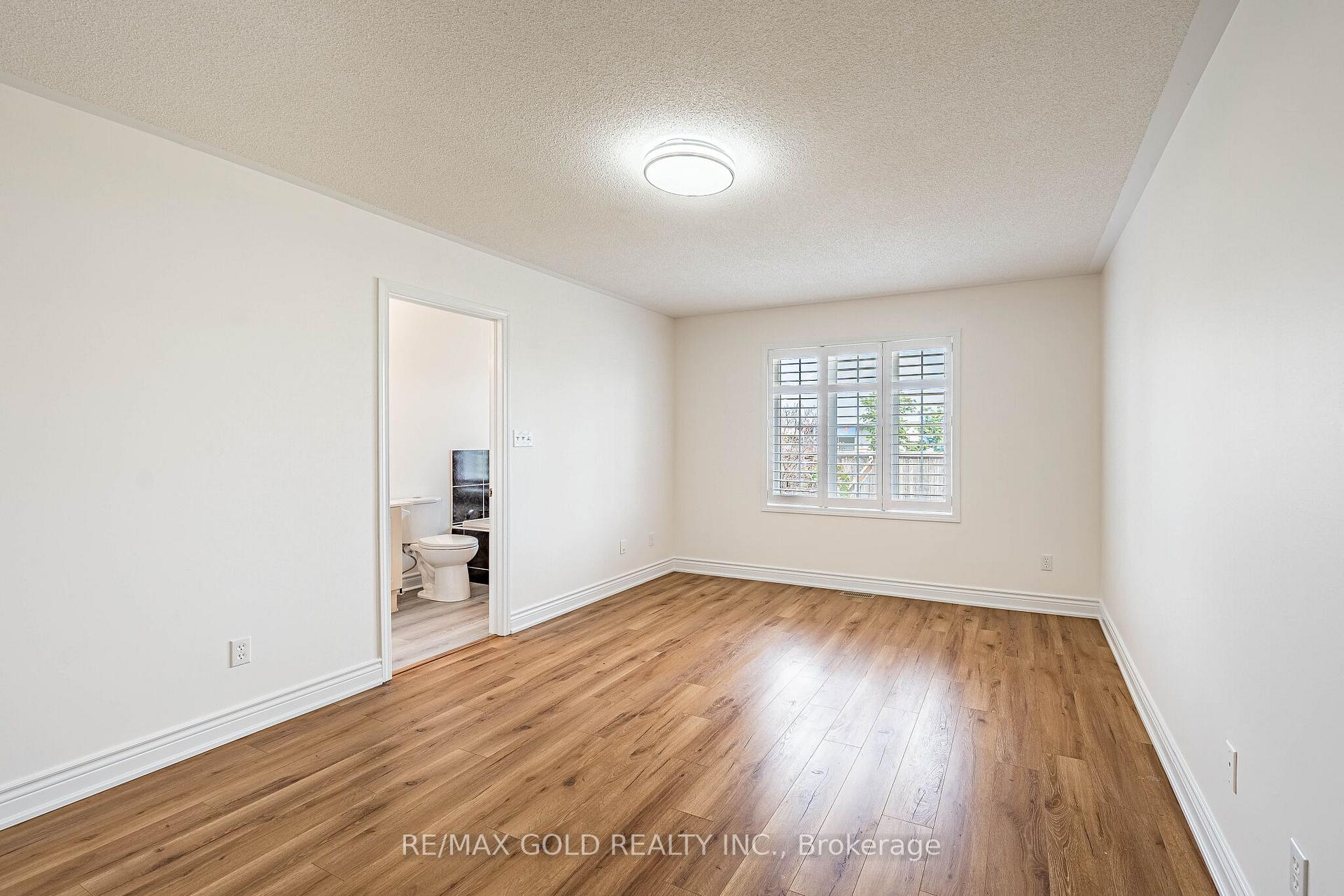 Photo 24 of 76 Secord Crescent, Brampton, Fletcher's Meadow — HOMEH