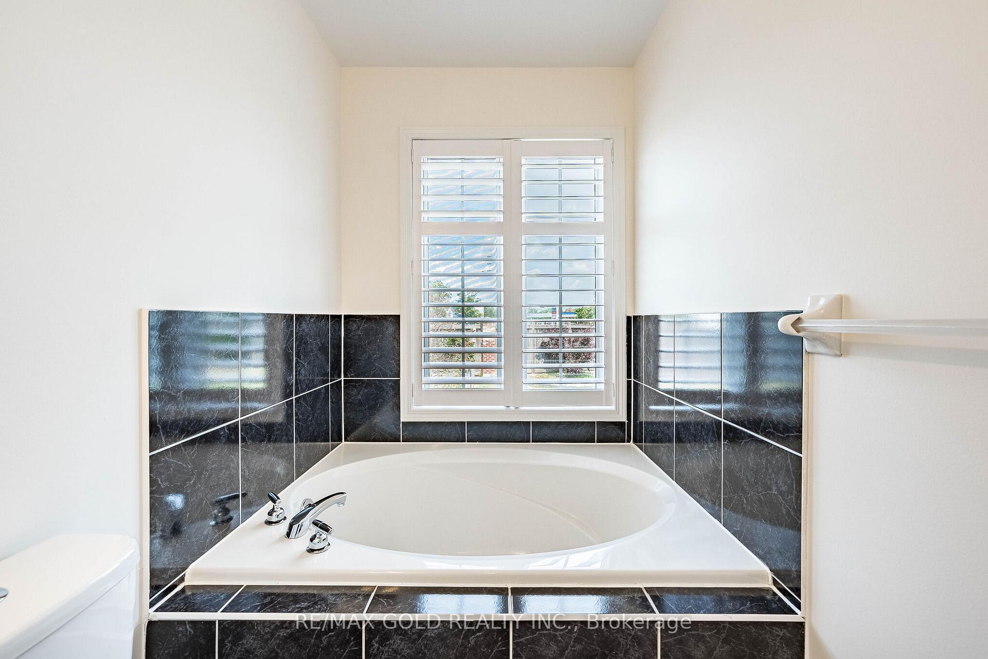 Photo 25 of 76 Secord Crescent, Brampton, Fletcher's Meadow — HOMEH