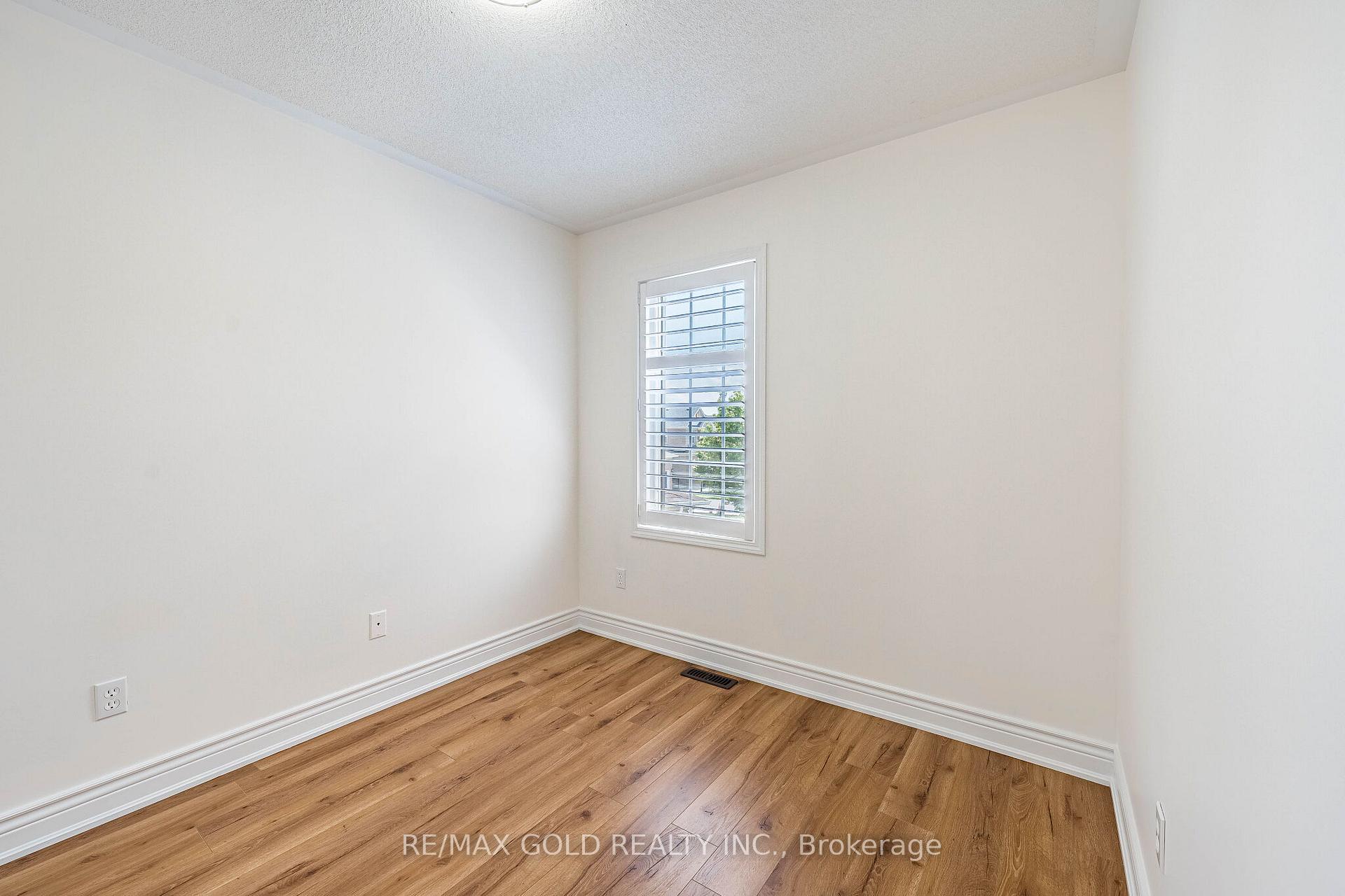 Photo 28 of 76 Secord Crescent, Brampton, Fletcher's Meadow — HOMEH