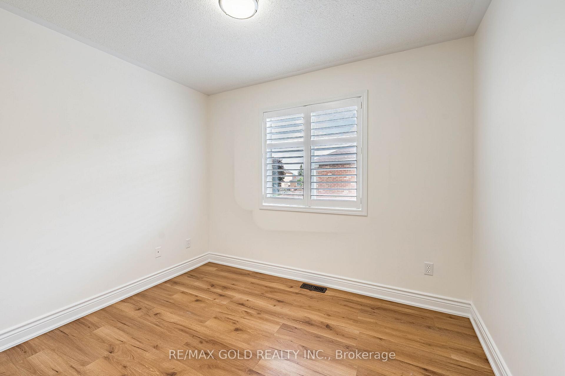 Photo 29 of 76 Secord Crescent, Brampton, Fletcher's Meadow — HOMEH