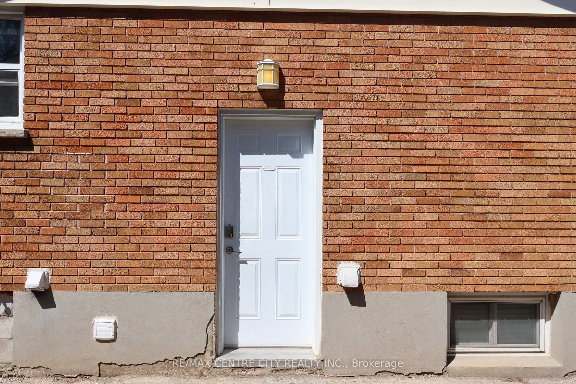 Photo 14 of 83 Britannia Avenue, London, North N — HOMEH