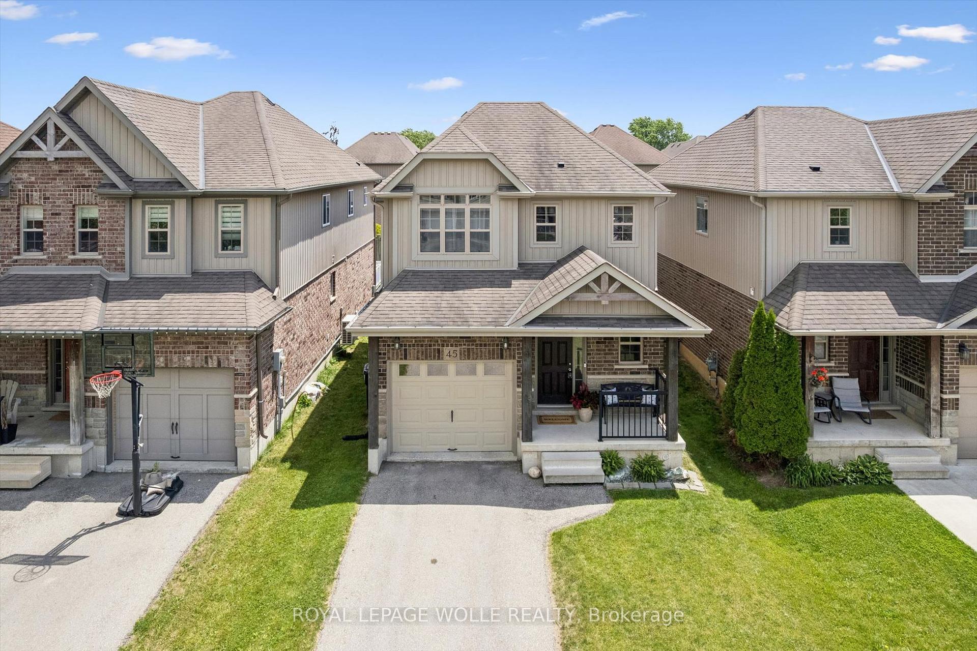 Photo 2 of 45 Captain Mccallum Drive, Wilmot, New Hamburg — HOMEH