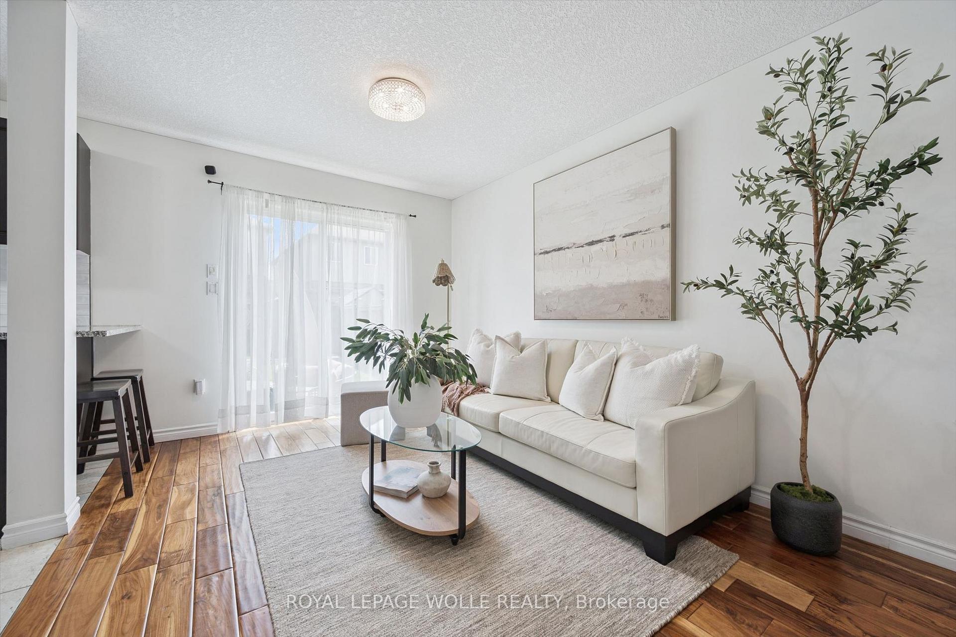 Photo 12 of 45 Captain Mccallum Drive, Wilmot, New Hamburg — HOMEH