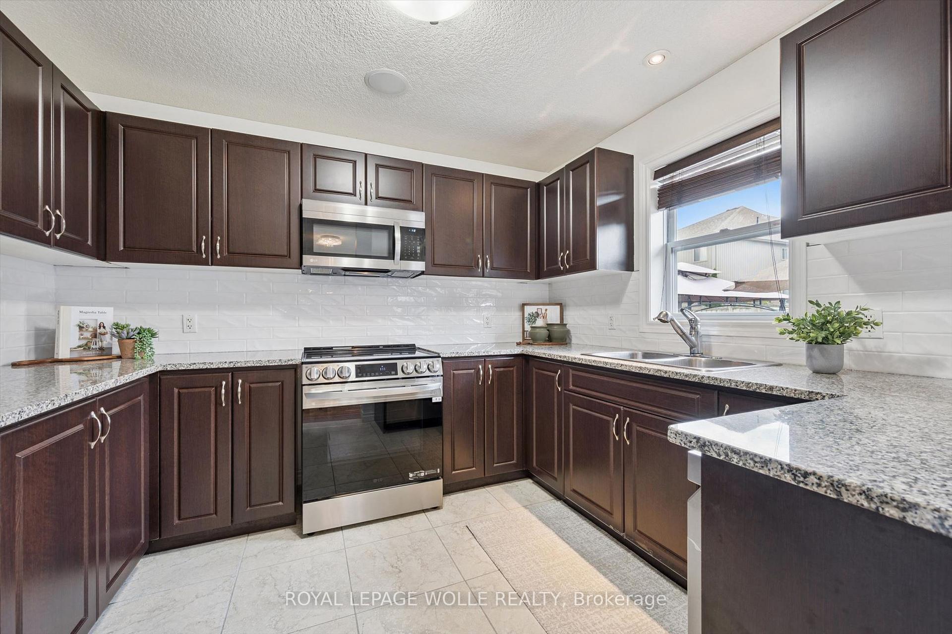 Photo 17 of 45 Captain Mccallum Drive, Wilmot, New Hamburg — HOMEH