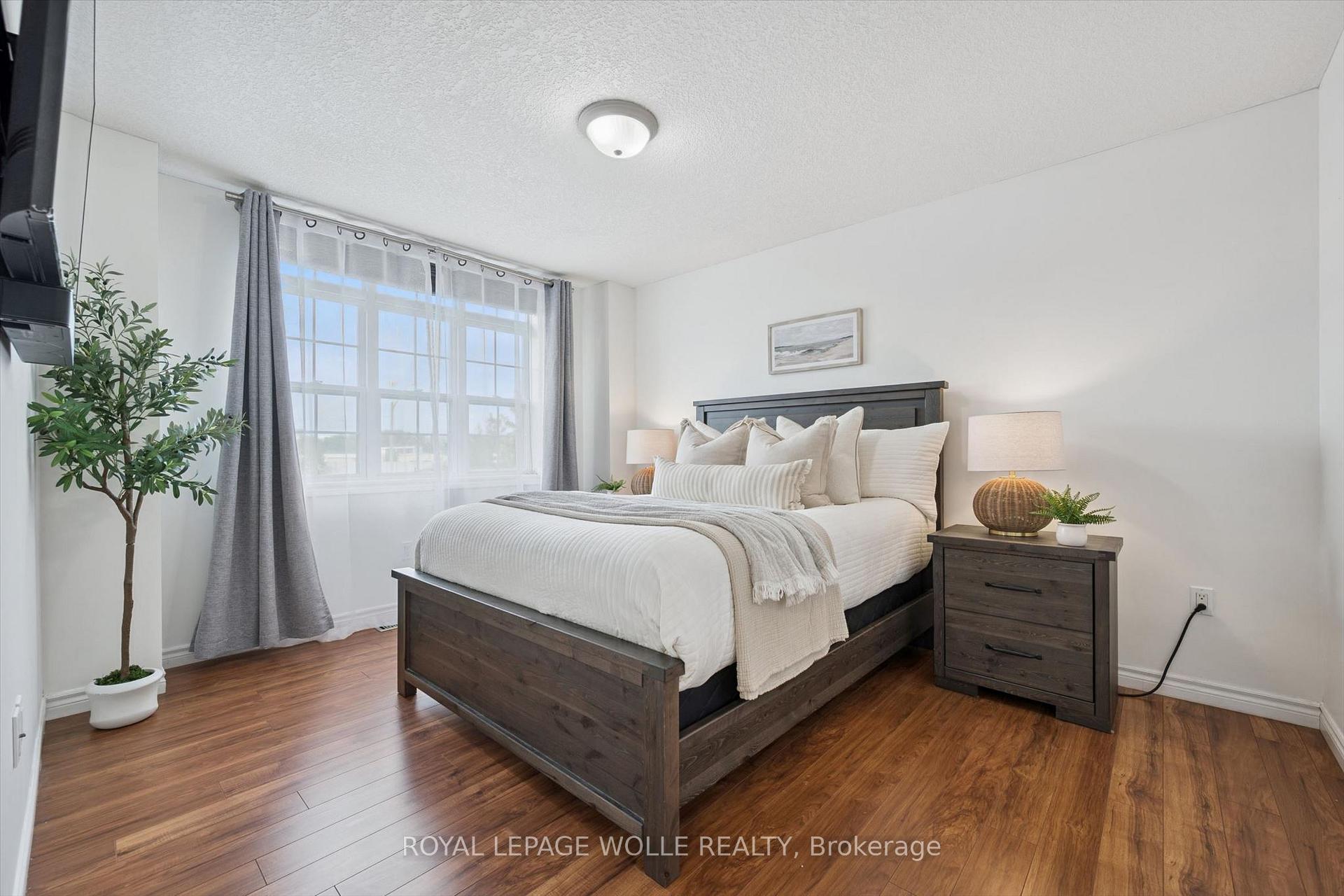 Photo 25 of 45 Captain Mccallum Drive, Wilmot, New Hamburg — HOMEH