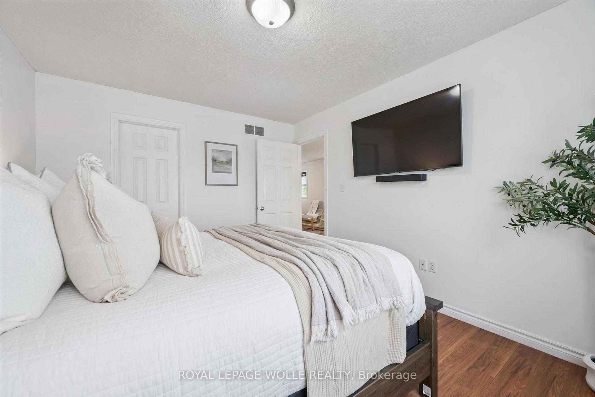 Photo 26 of 45 Captain Mccallum Drive, Wilmot, New Hamburg — HOMEH