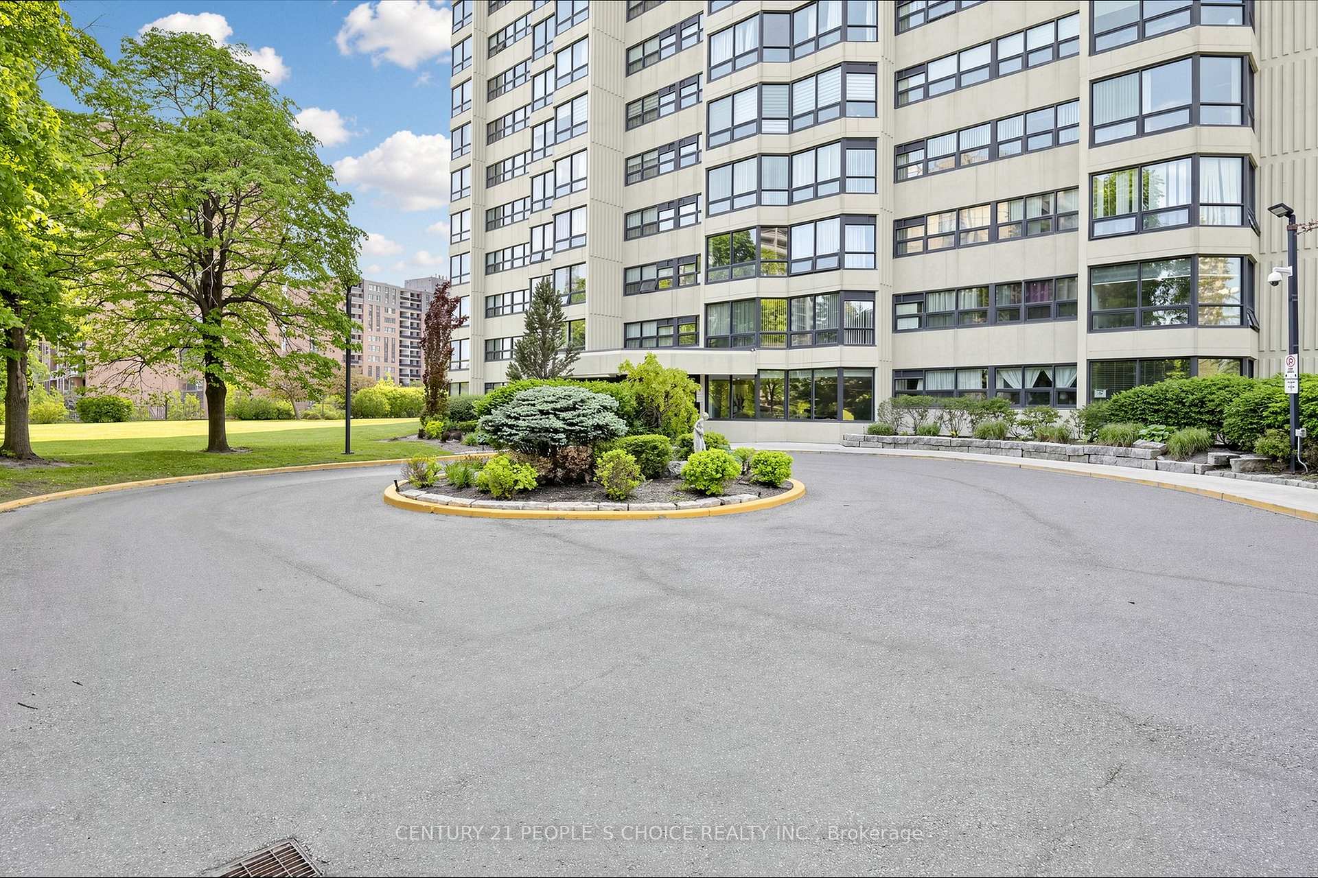Photo 3 of Unit 2207, 8 Lisa Street, Brampton, Queen Street Corridor — HOMEH
