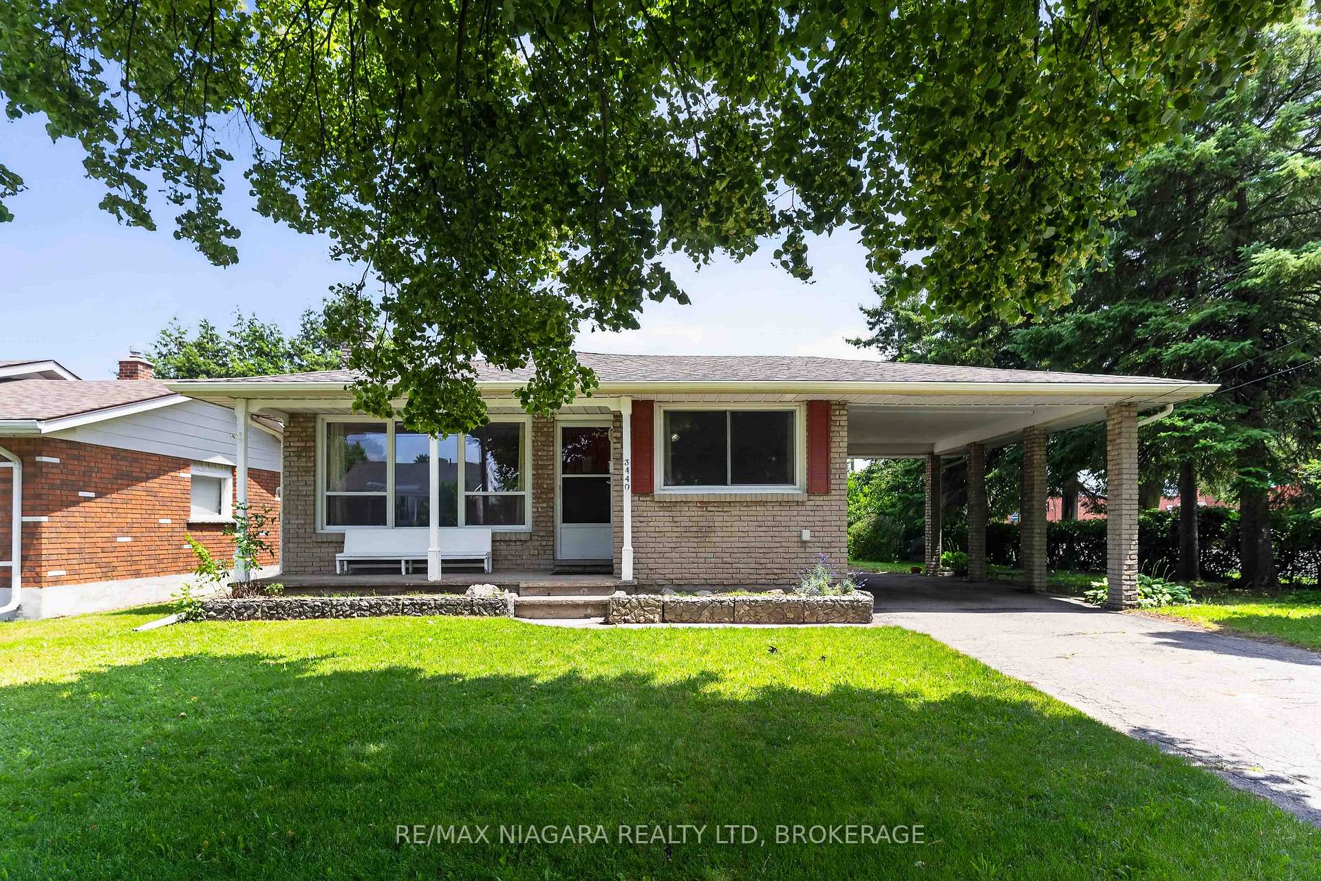 Photo 1 of 3440 St. Patrick Avenue, Niagara Falls, Stamford — HOMEH