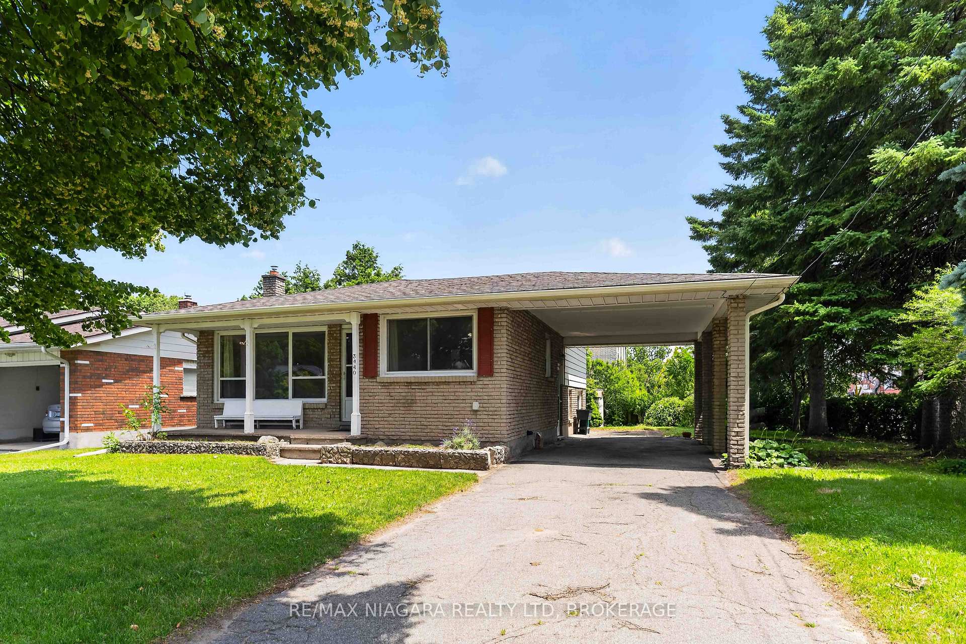 Photo 2 of 3440 St. Patrick Avenue, Niagara Falls, Stamford — HOMEH